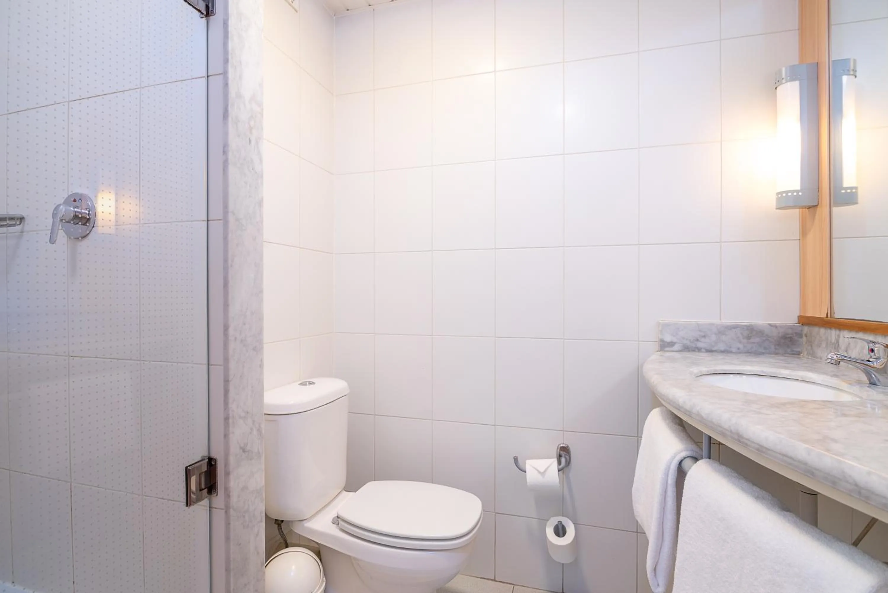 Bathroom in Nobile Inn Santiago