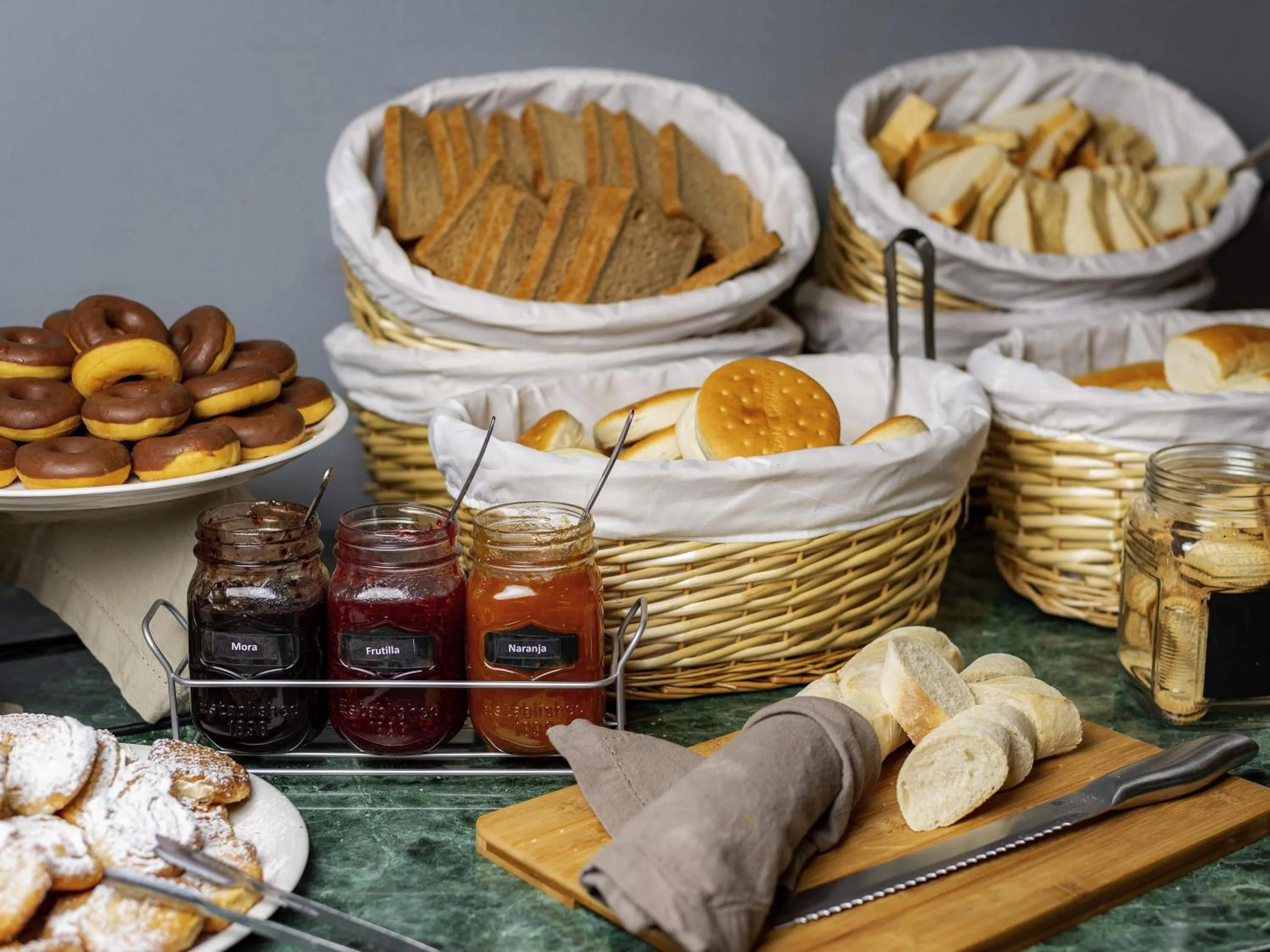 Restaurant/places to eat in ibis Santiago Estacion Central