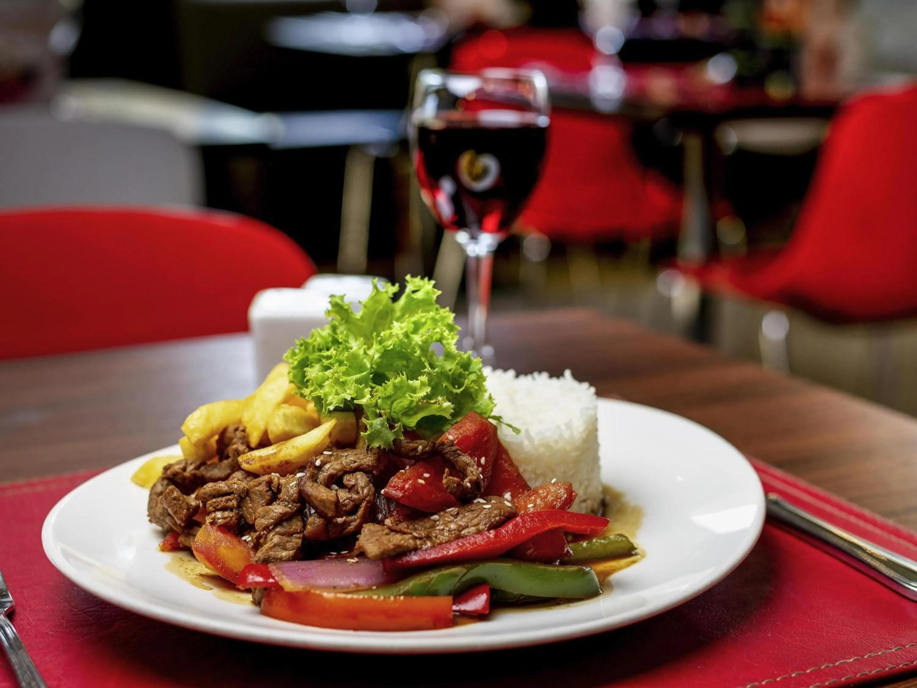 Restaurant/places to eat in ibis Santiago Estacion Central