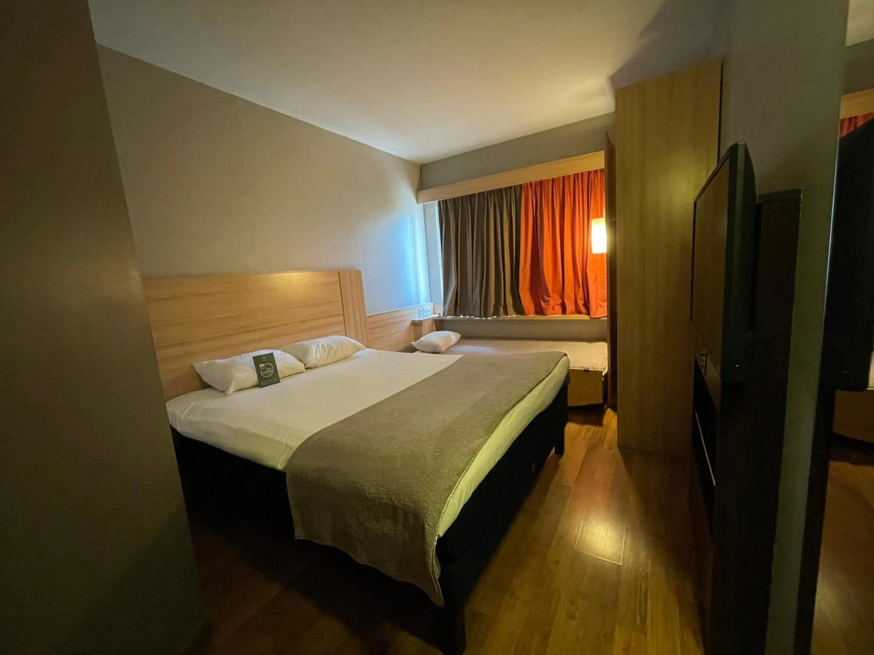 Bedroom in ibis Santiago Estacion Central