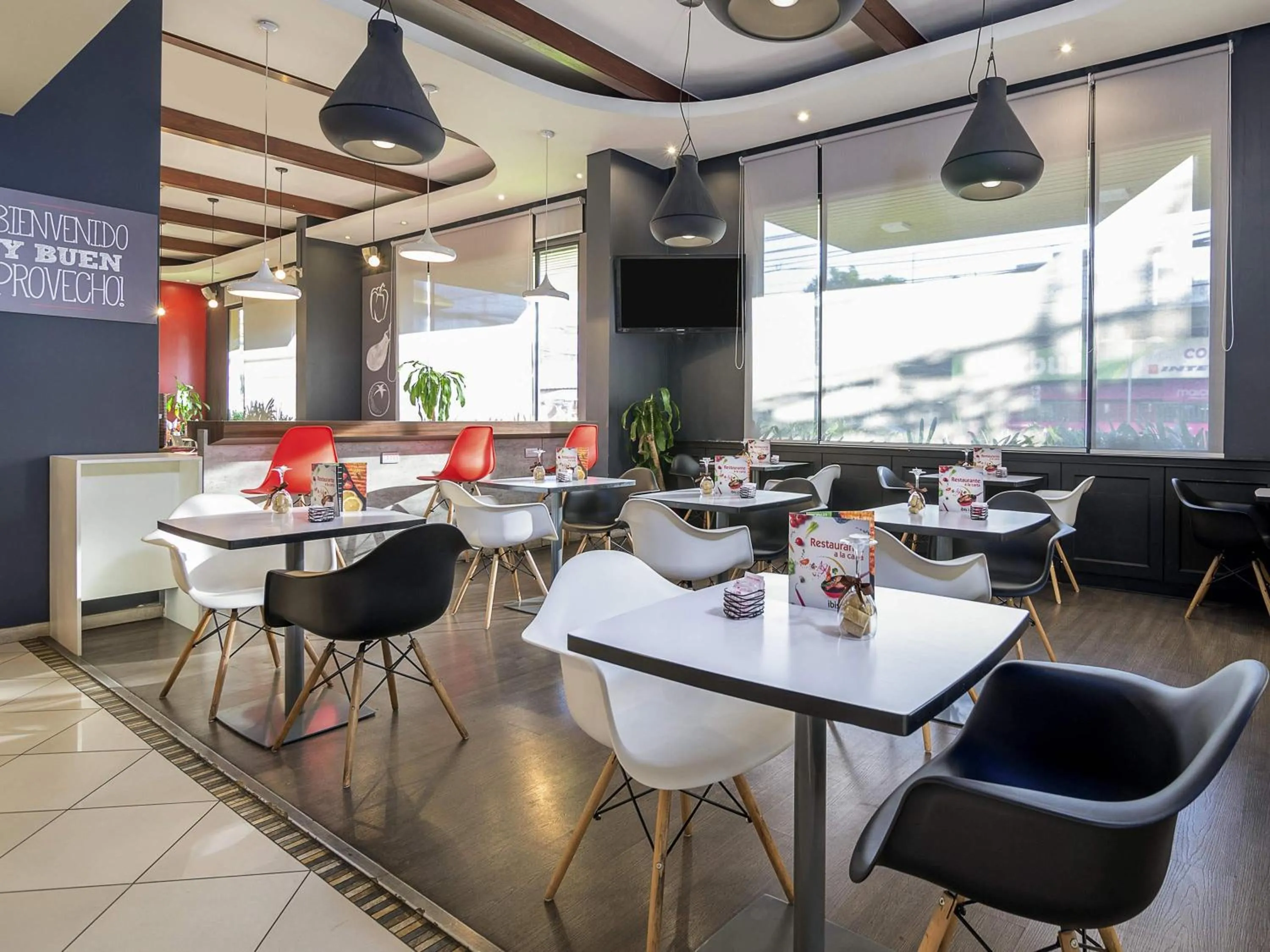 Lounge or bar in ibis Santiago Estacion Central