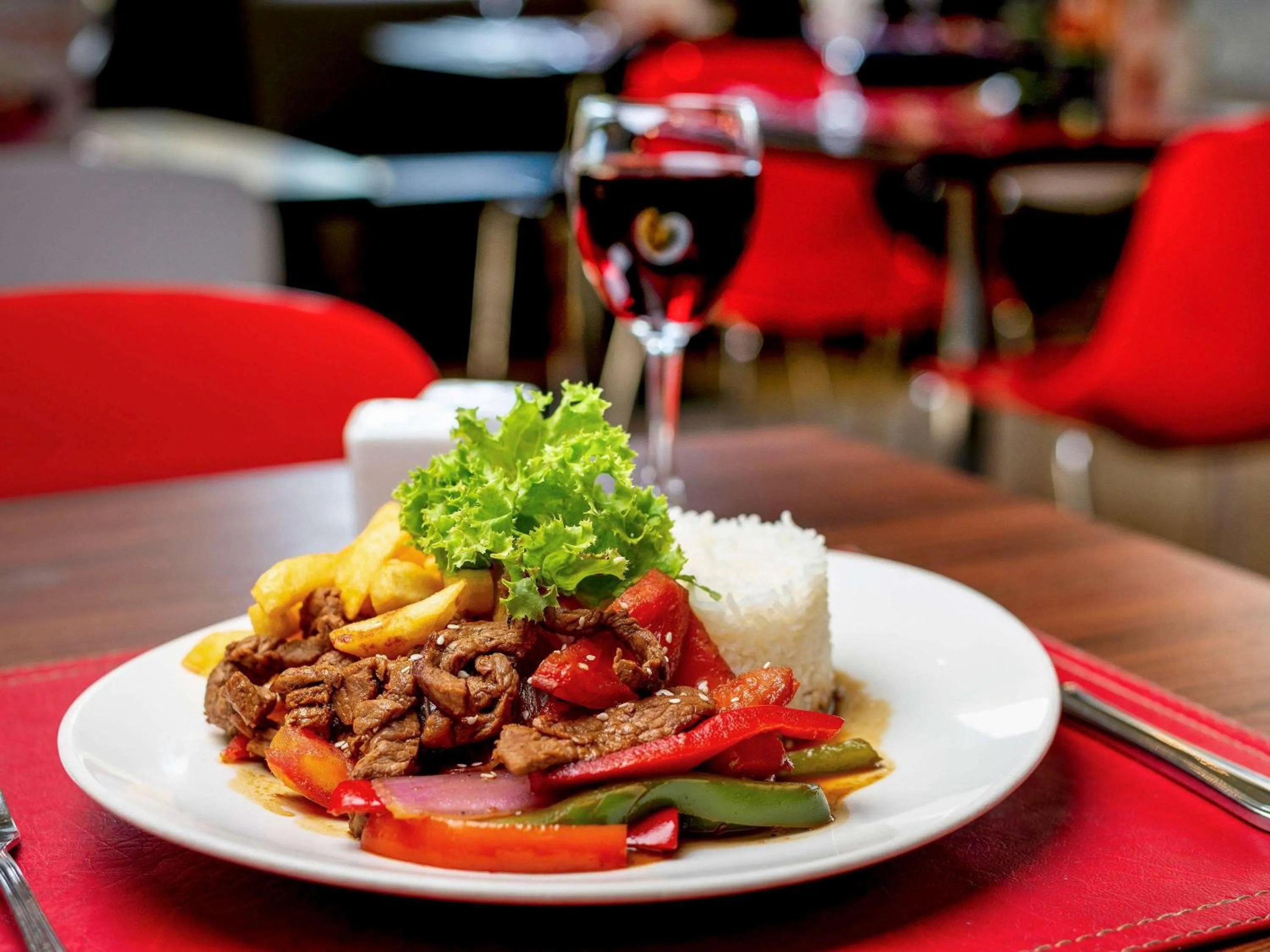 Restaurant/places to eat in ibis Santiago Estacion Central