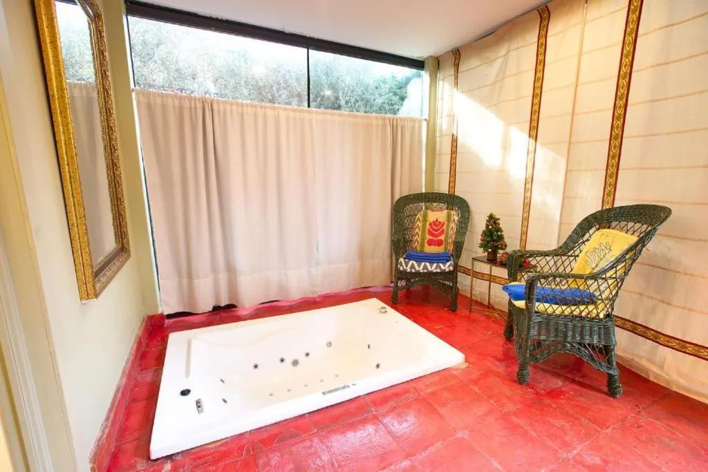 Hot Tub, Bed in Hotel Boutique Pinar by Bossh! Hotels