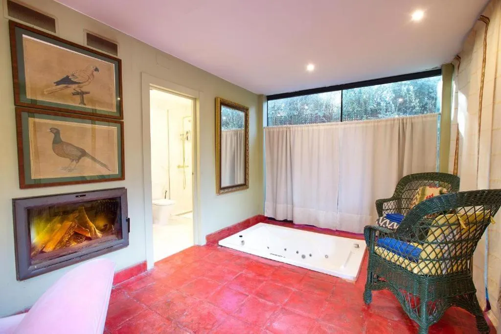 Living room, Bed in Hotel Boutique Pinar by Bossh! Hotels