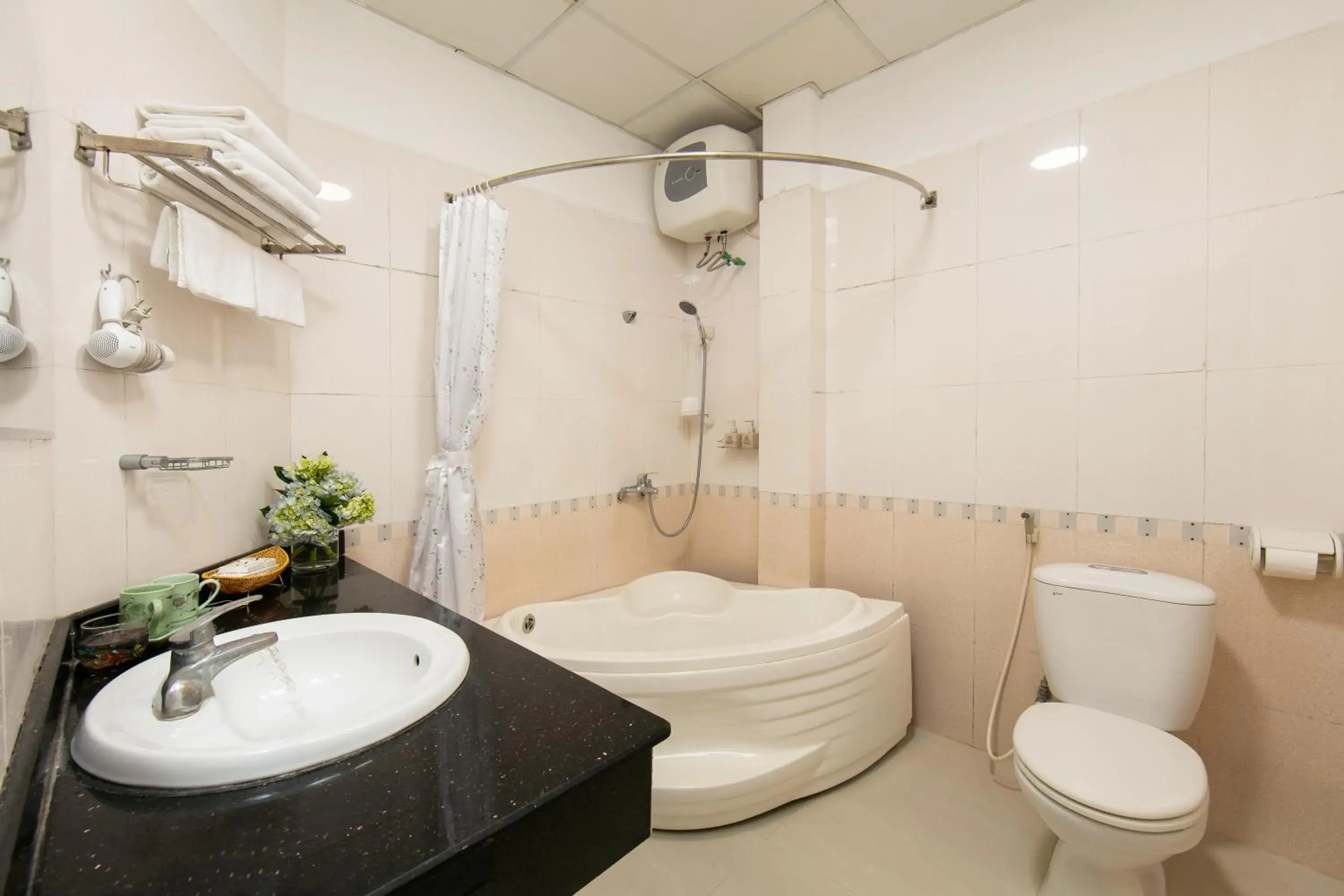 Shower in Impressive Boutique Hotel Shower in Impressive Boutique Hotel