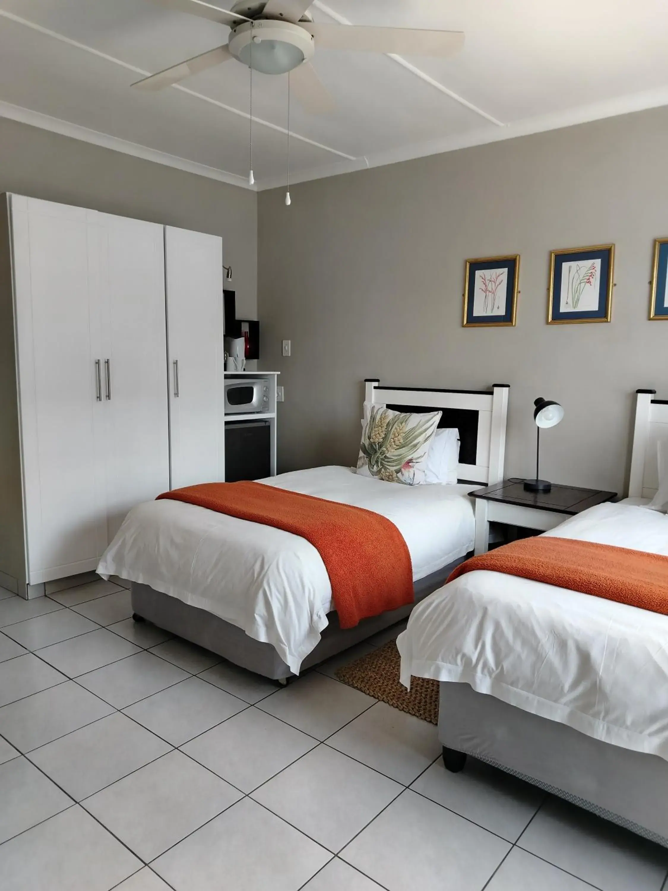 Twin Room in Mount Currie Inn Twin Room in Mount Currie Inn