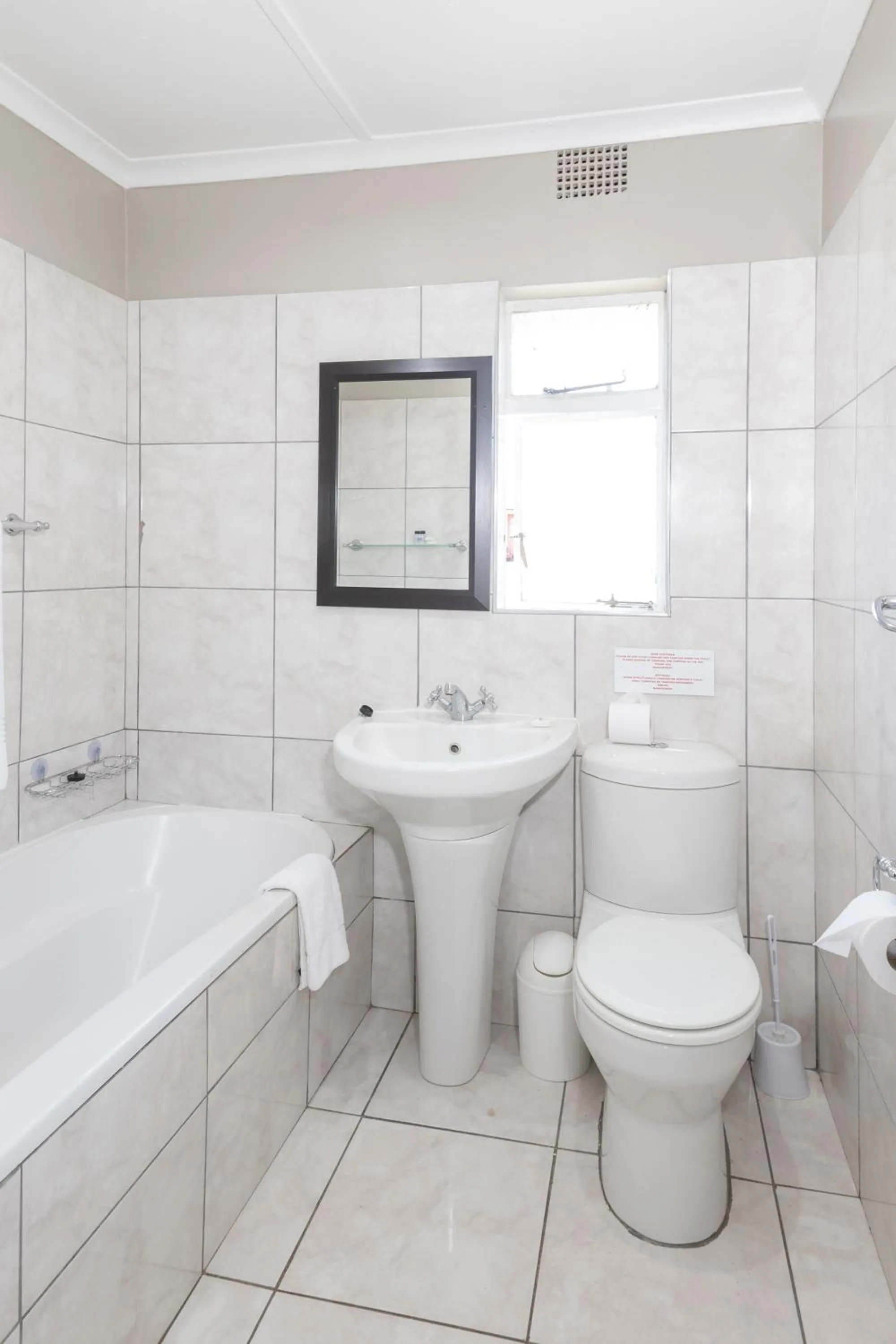 Bedroom in Mount Currie Inn