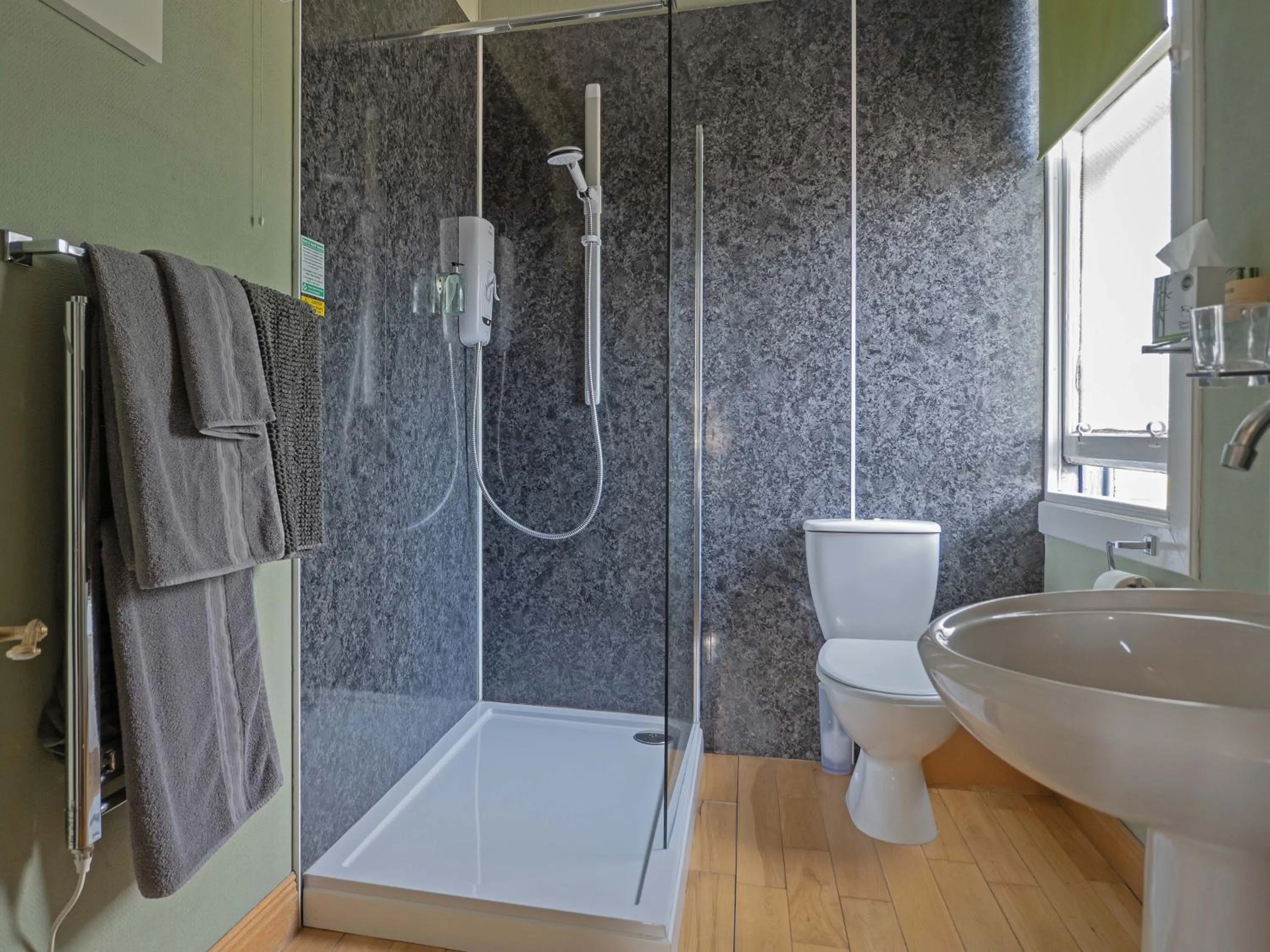 Bathroom in The Old Cross Inn