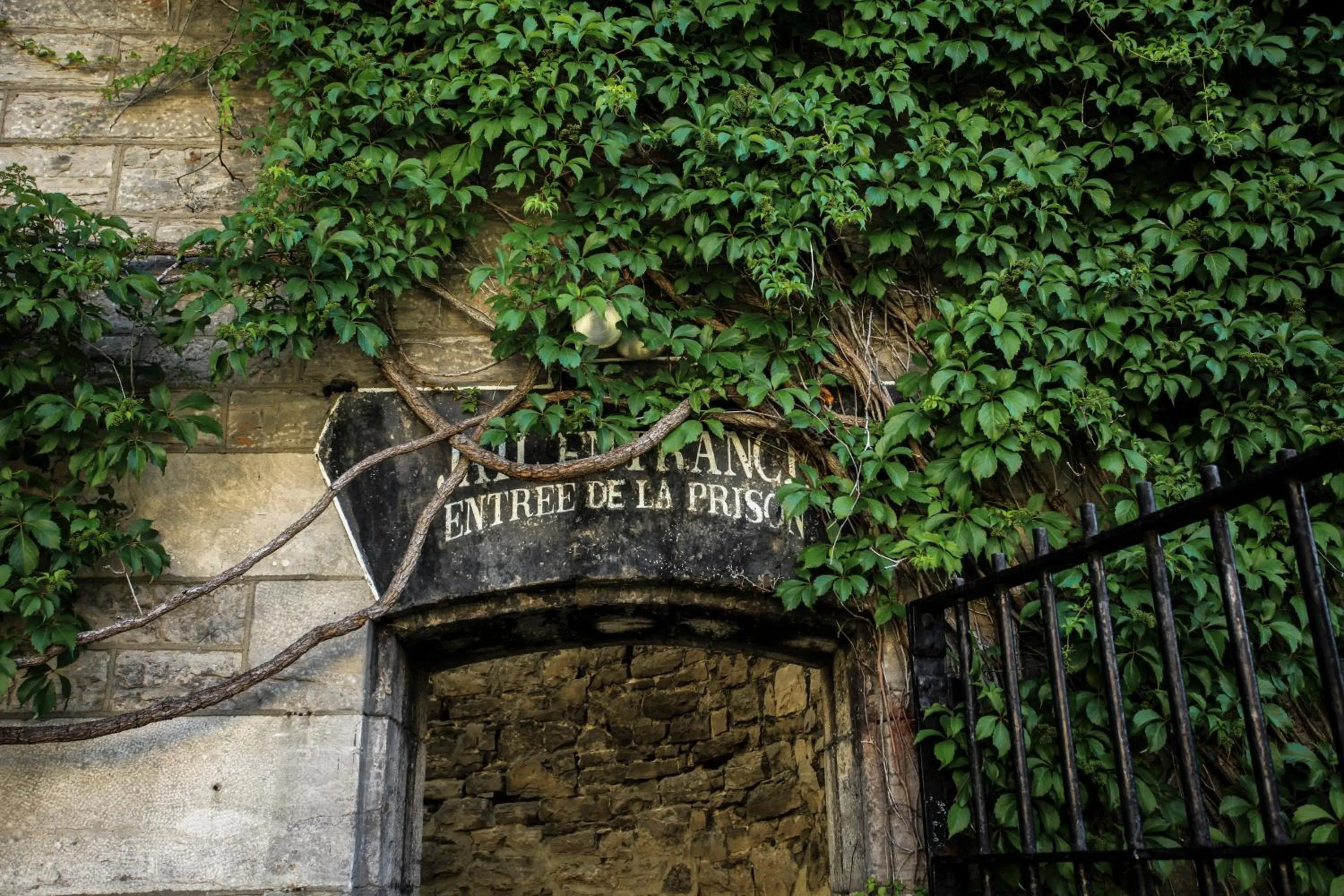 Property building in Saintlo Ottawa Jail Hostel