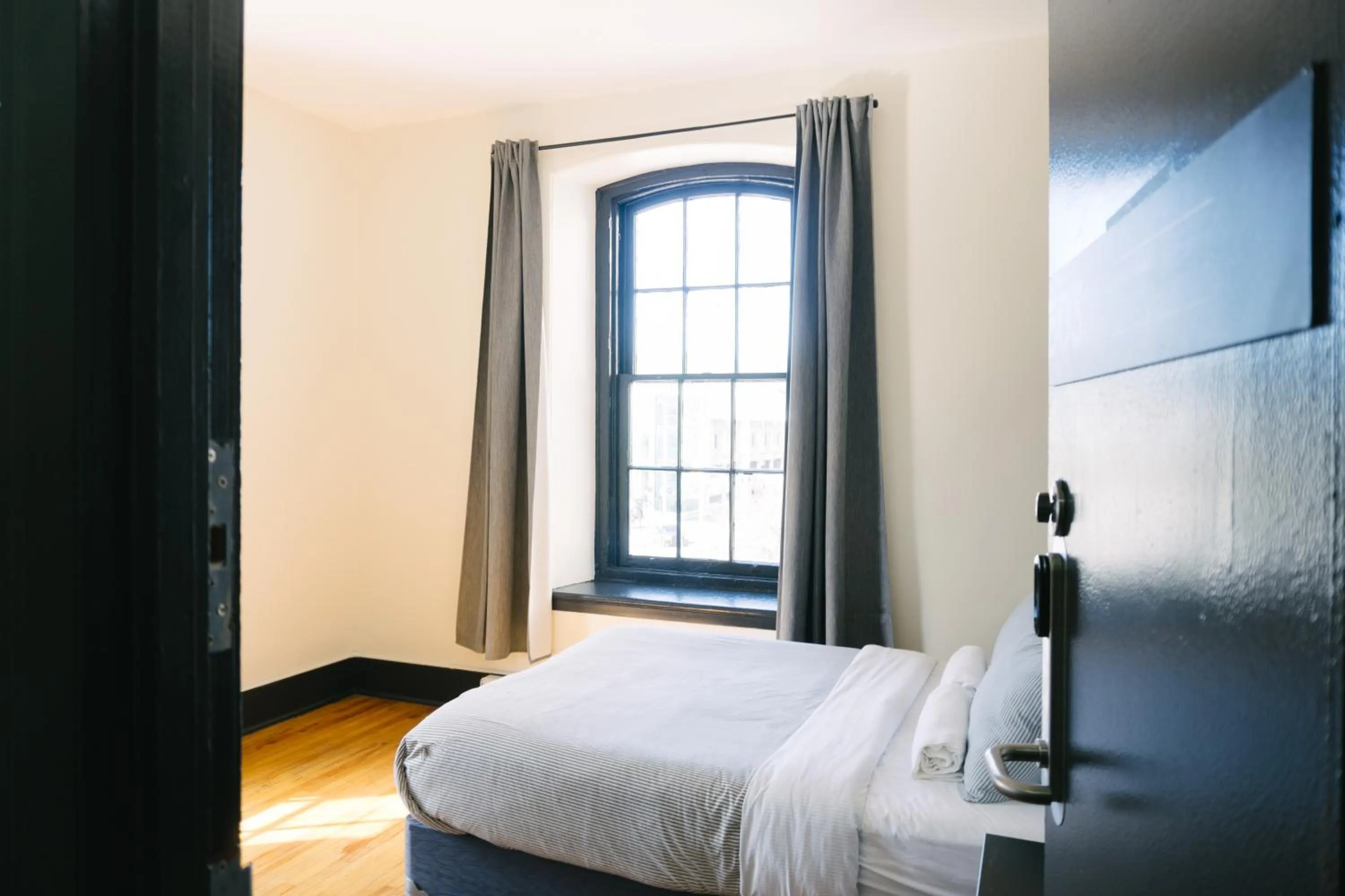 Photo of the whole room, Bed in Saintlo Ottawa Jail Hostel