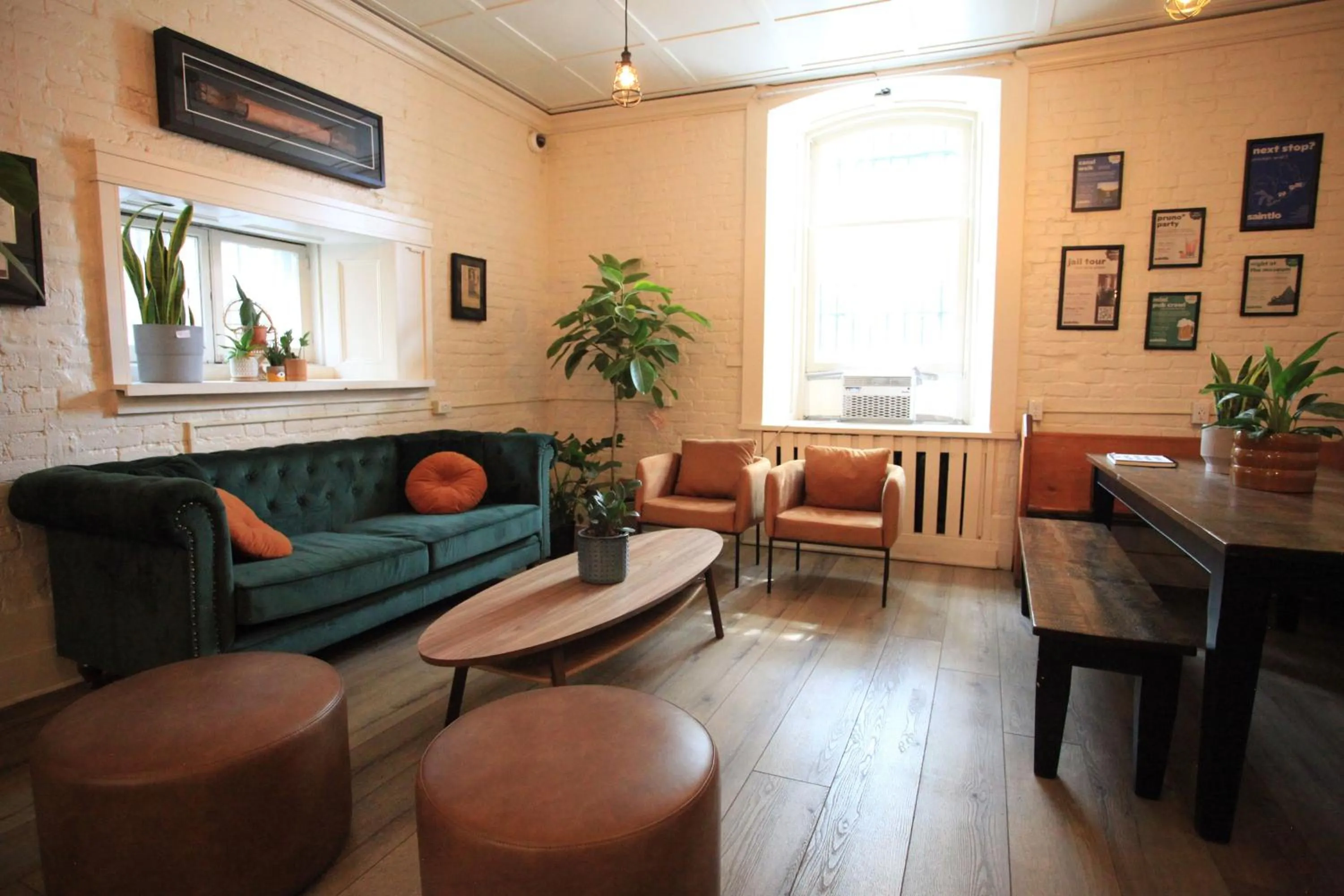 Lobby or reception in Saintlo Ottawa Jail Hostel