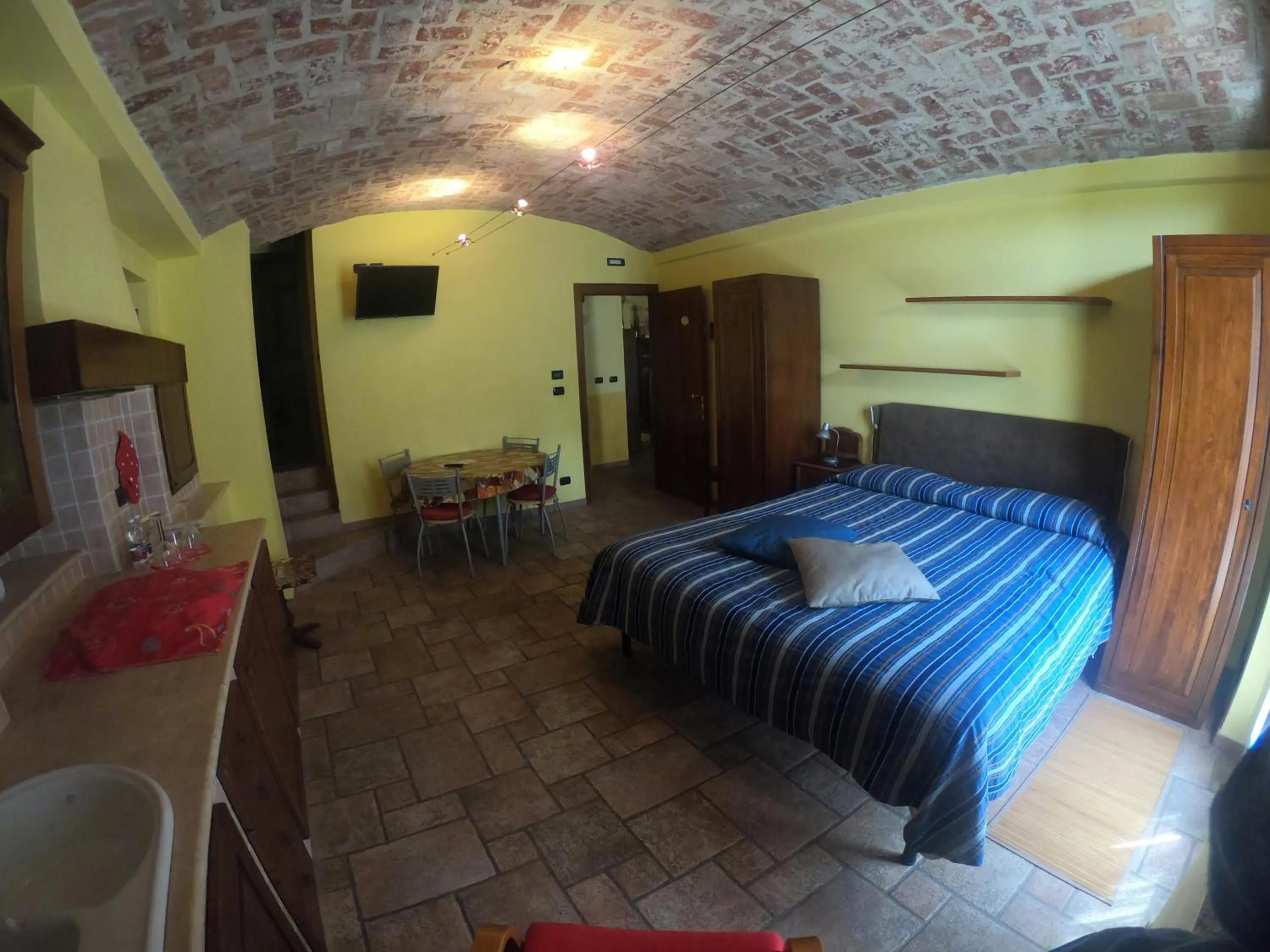 Photo of the whole room, Bed in Tra... Monti E Vigne