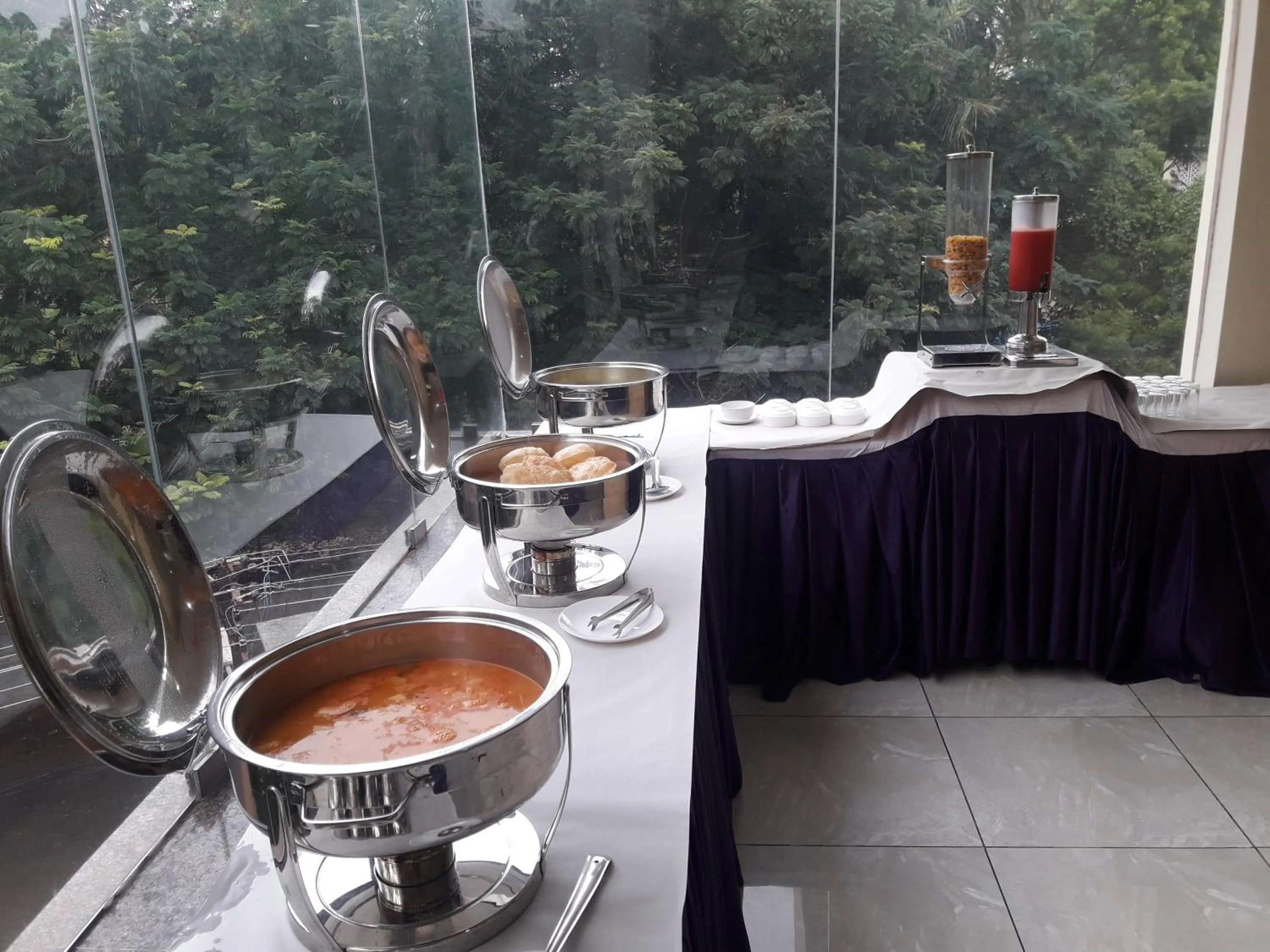 Food and drinks in Hotel Lance International