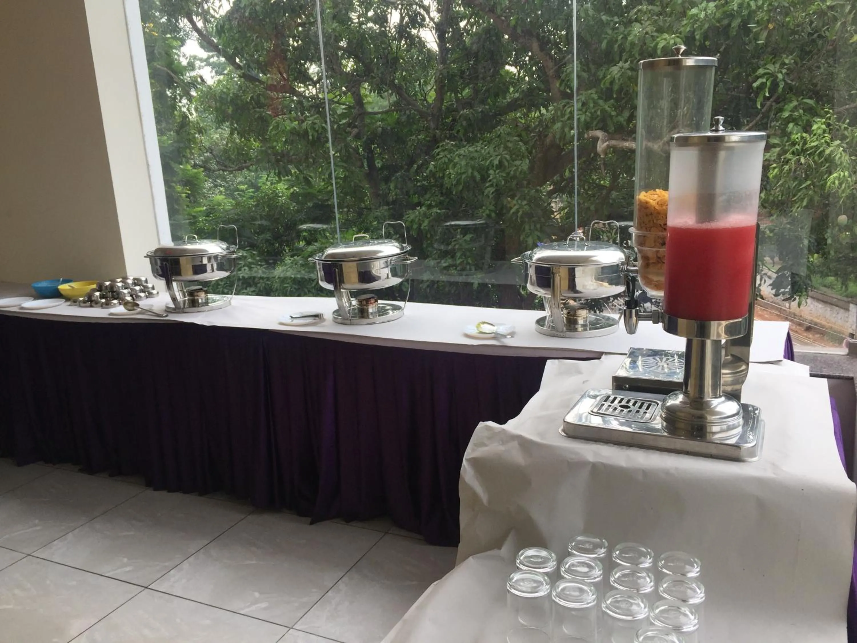 Food and drinks in Hotel Lance International