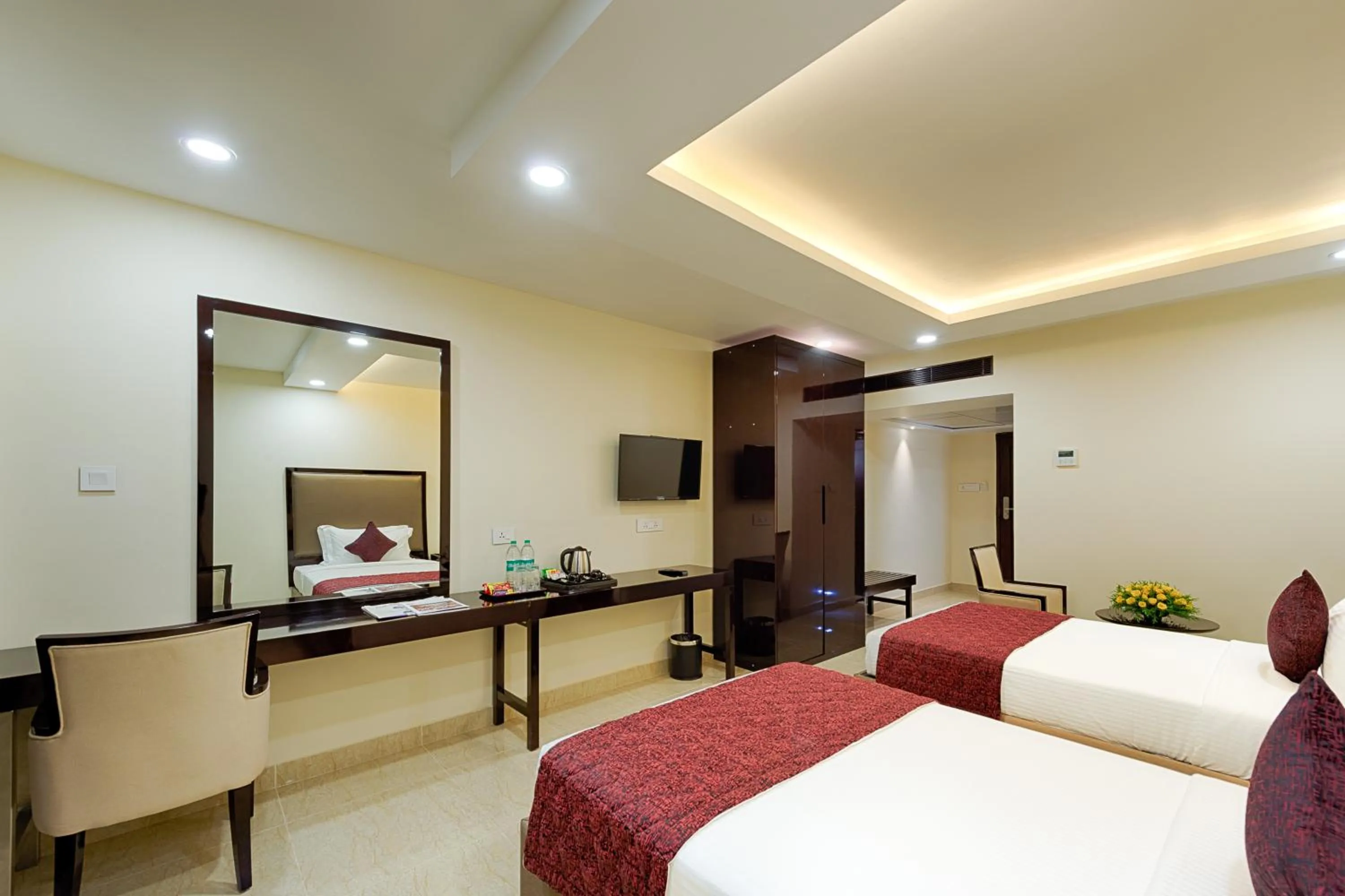 Bedroom, Bed in Hotel Lance International