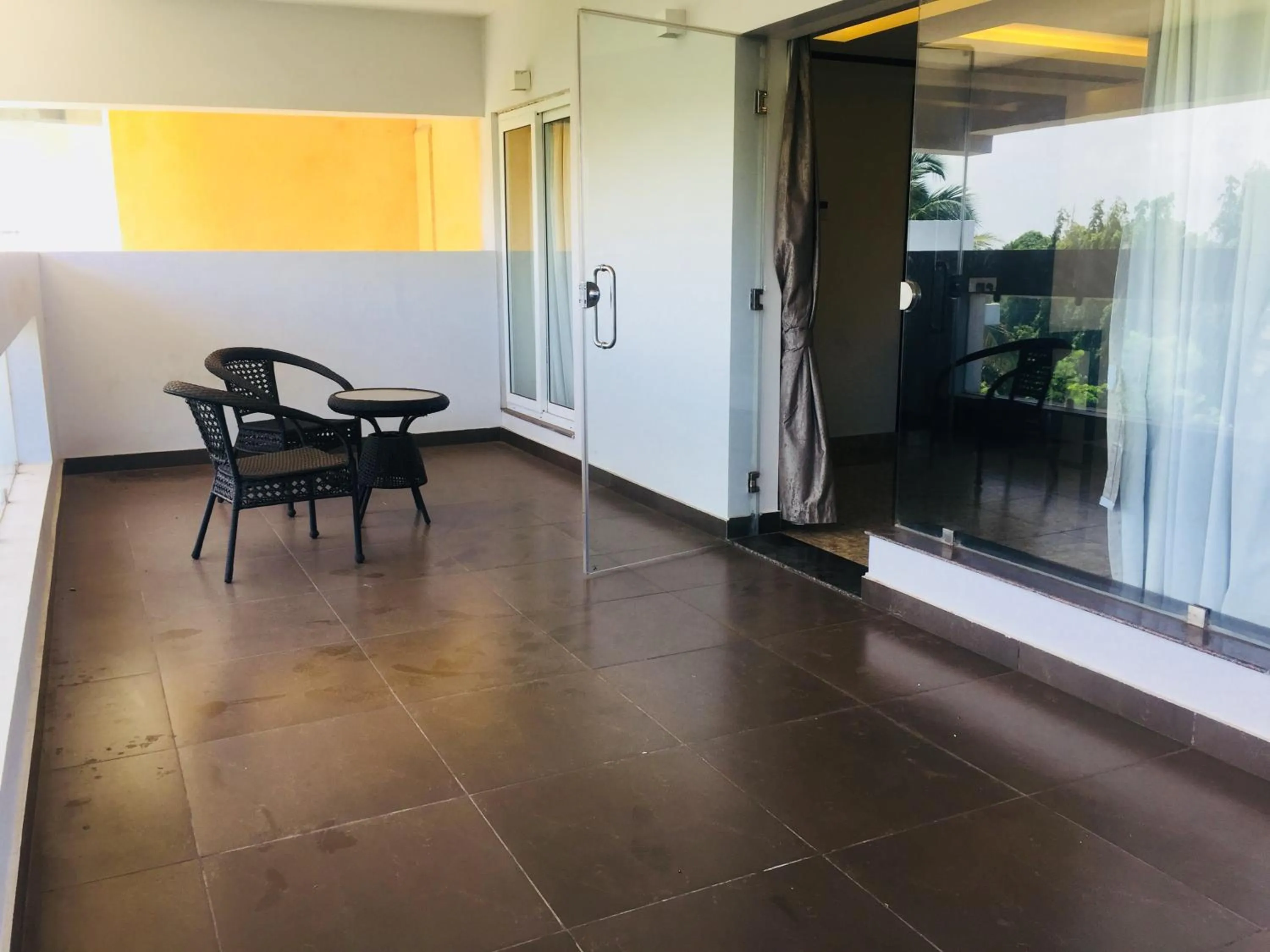 Patio in Hotel Lance International