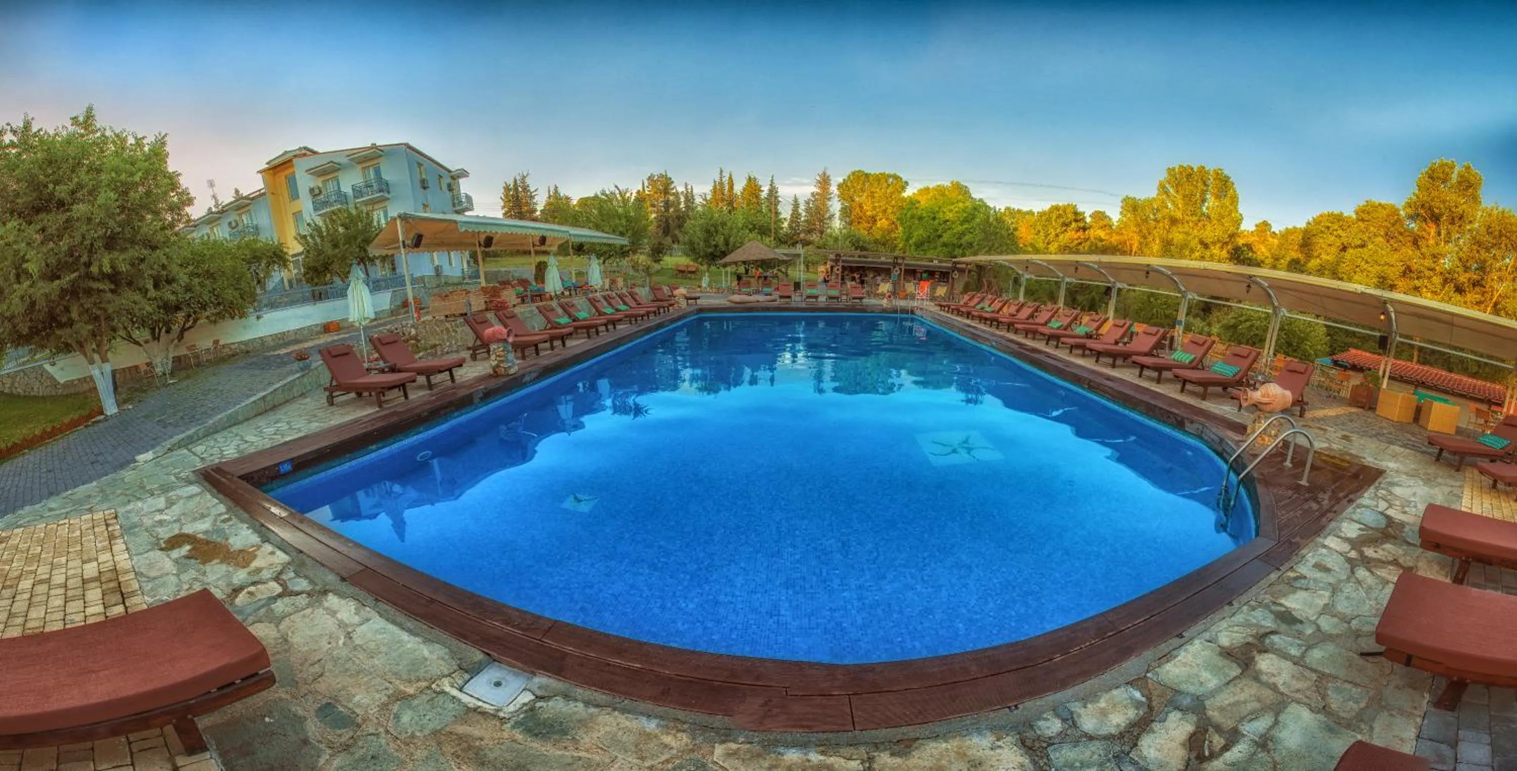 Swimming pool in Tselikas Hotel