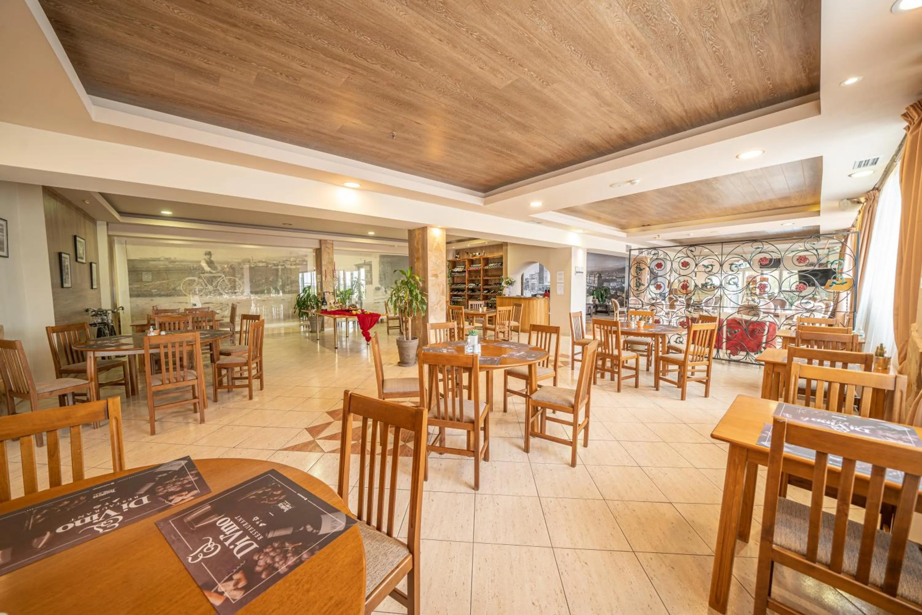 Restaurant/places to eat in Tselikas Hotel