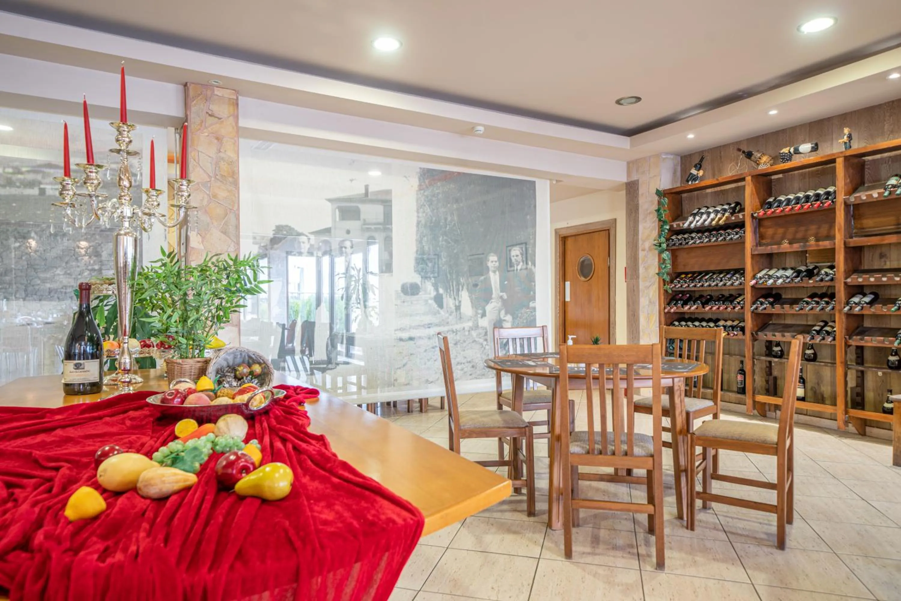 Restaurant/places to eat in Tselikas Hotel