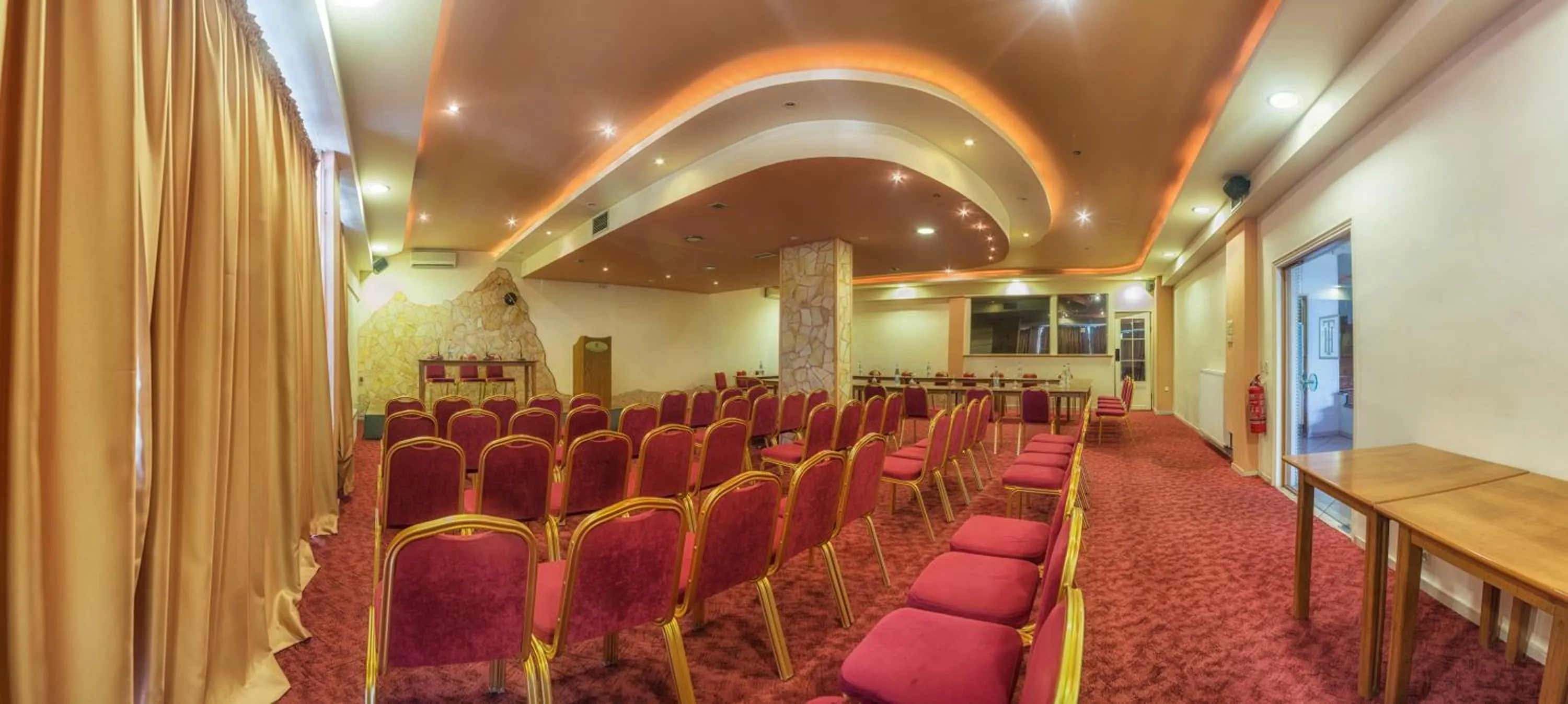 Meeting/conference room in Tselikas Hotel