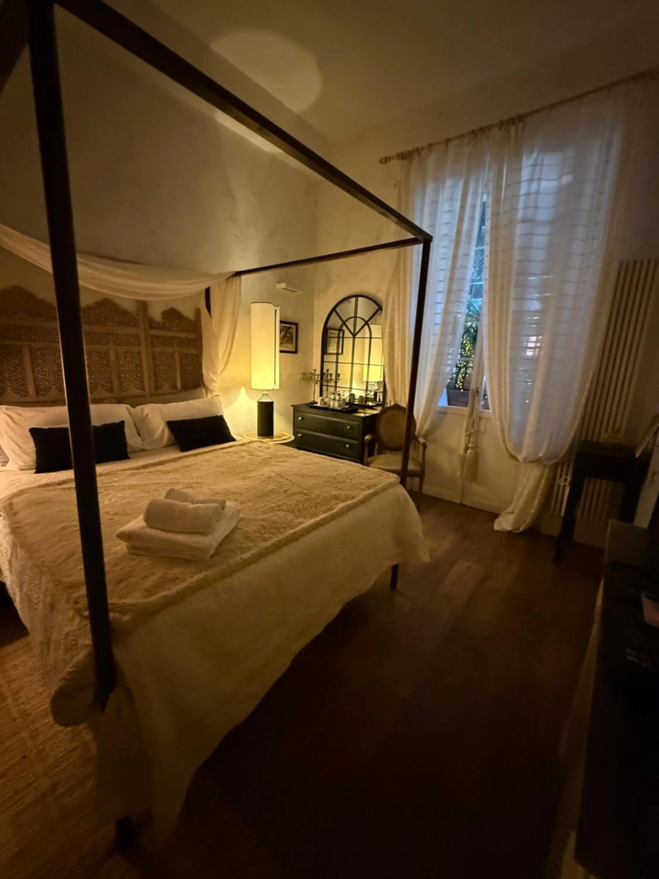 Bedroom, Bed in Les Chambres de Amelie B&B