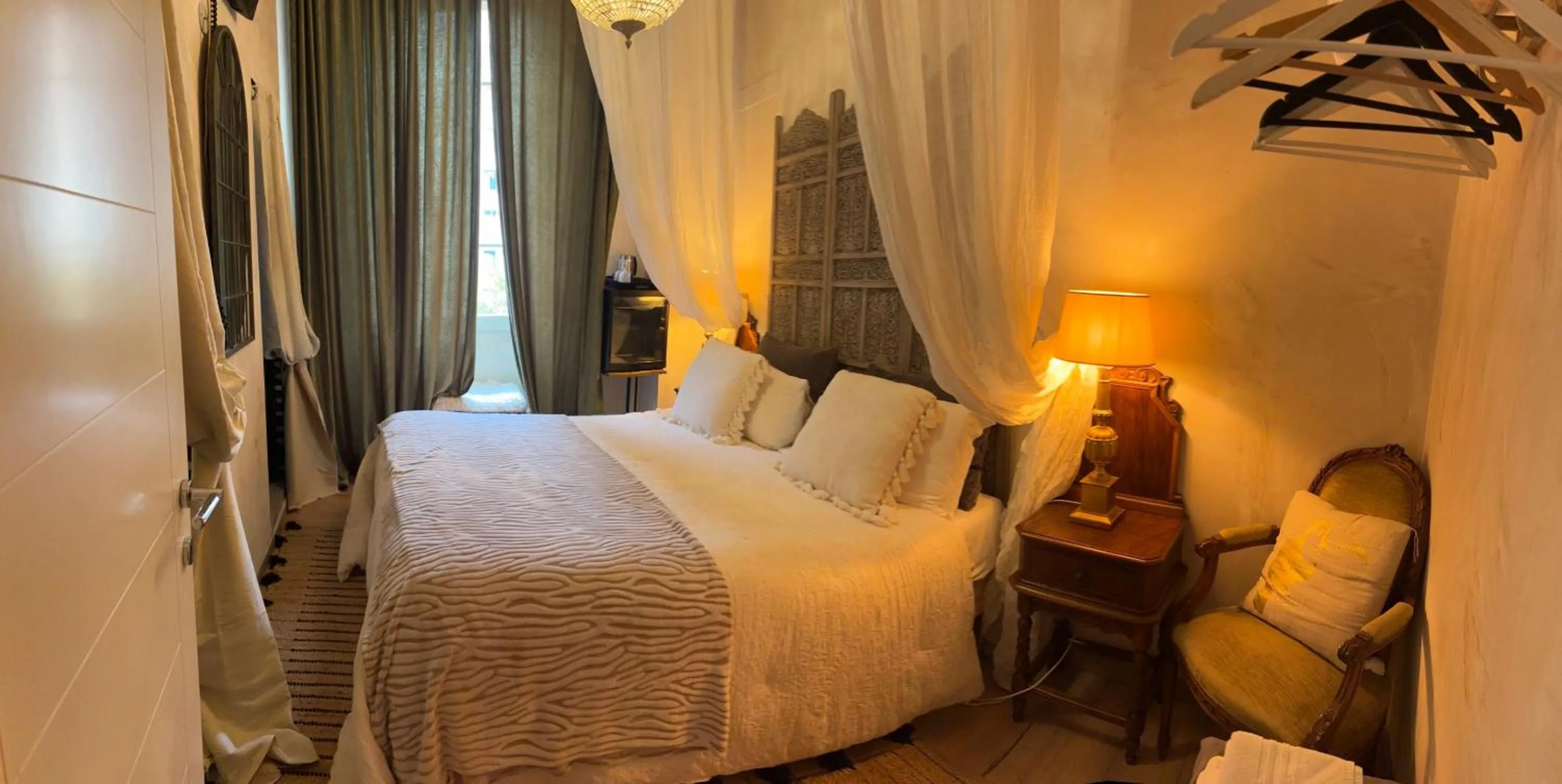 Bedroom, Bed in Les Chambres de Amelie B&B