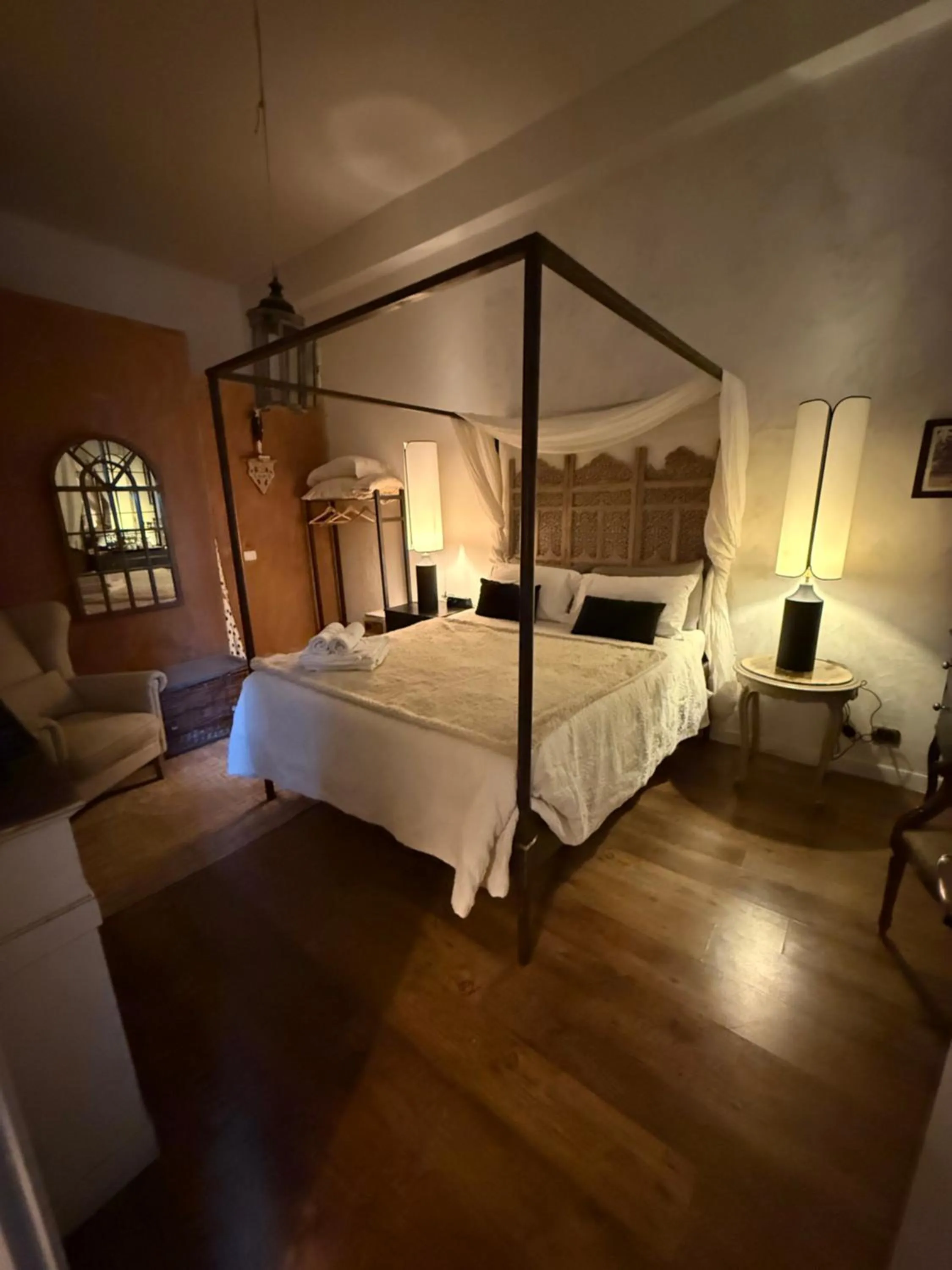 Bedroom, Bed in Les Chambres de Amelie B&B