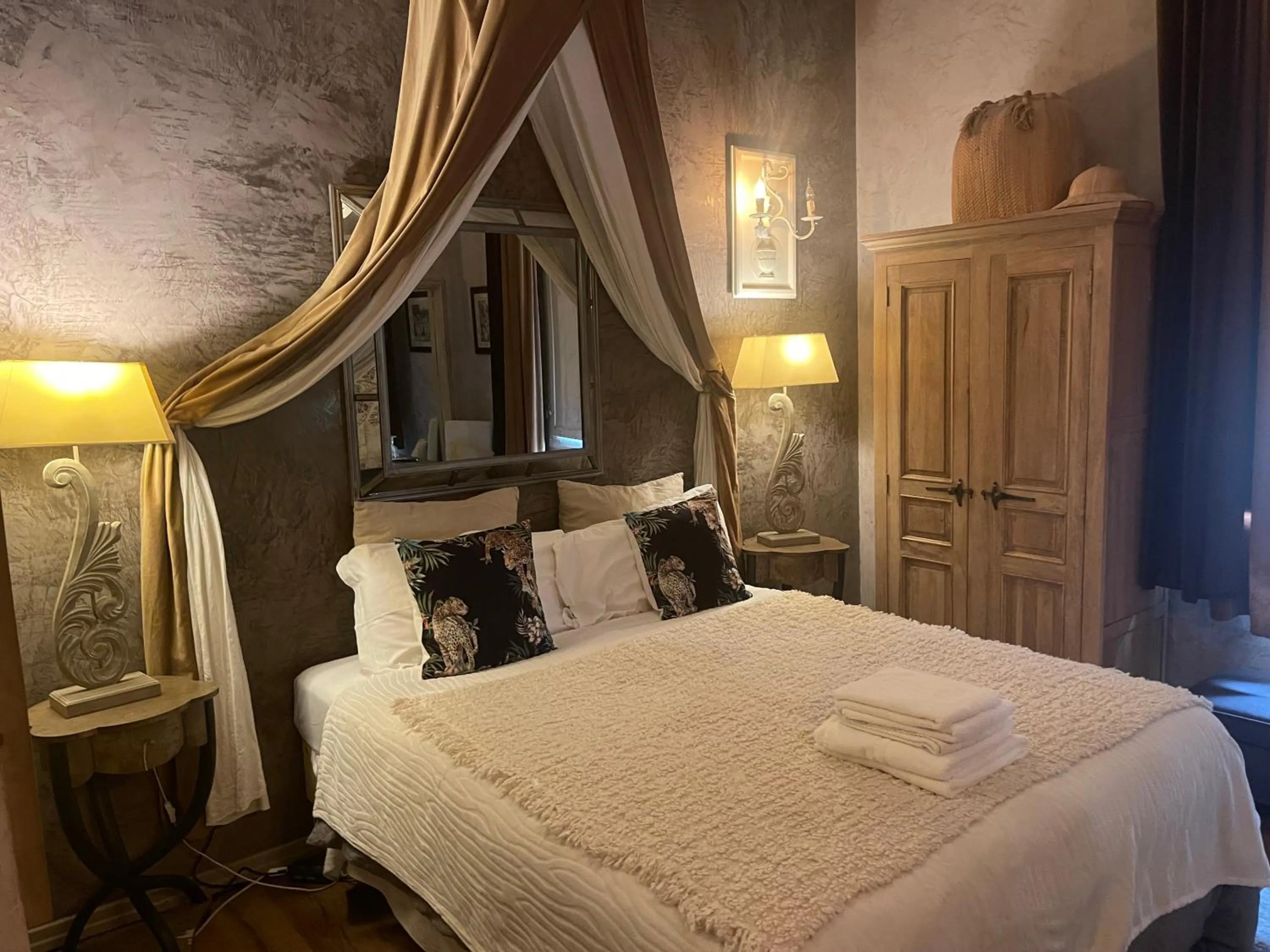 Bedroom, Bed in Les Chambres de Amelie B&B