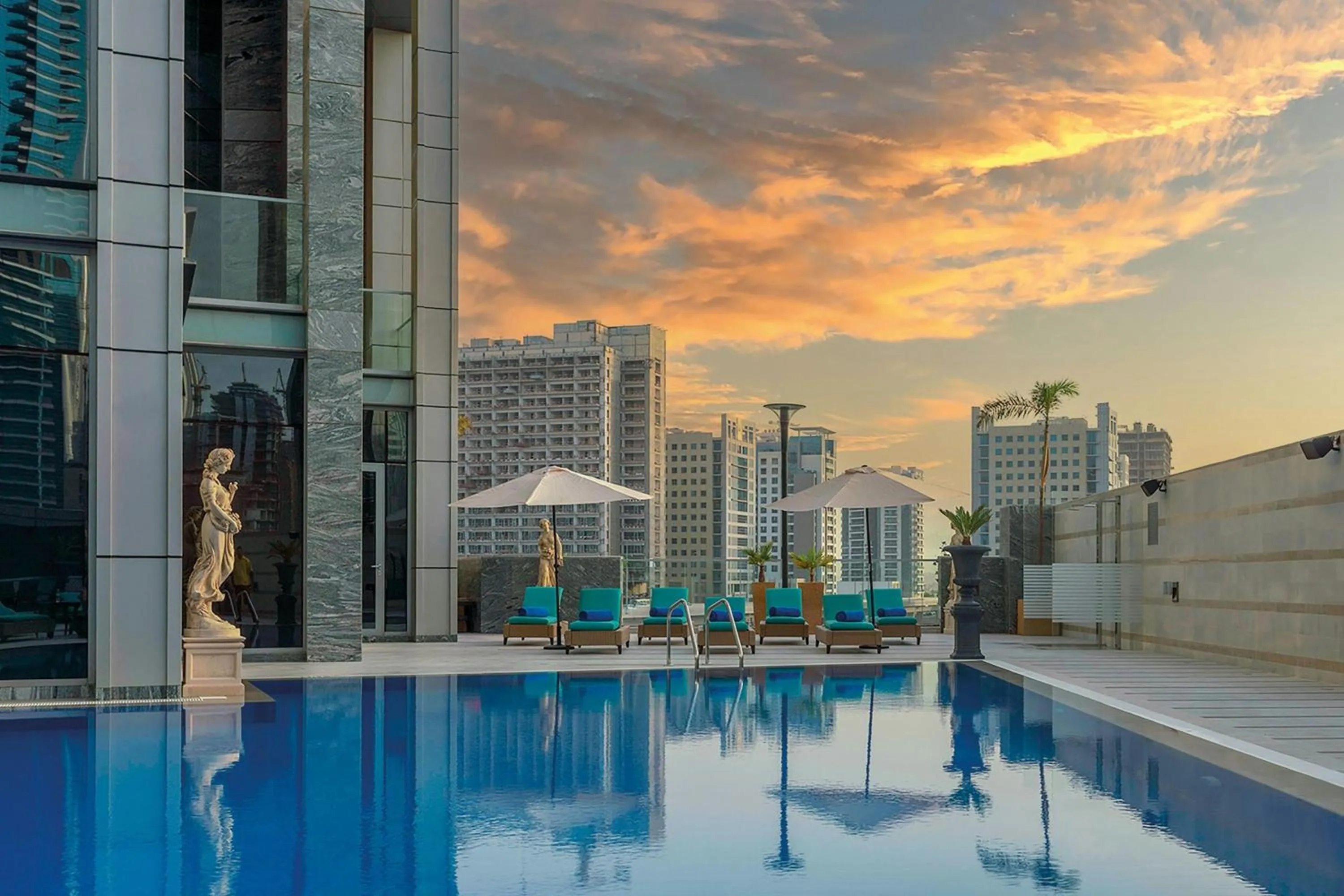 Swimming pool in Grand Millennium Business Bay