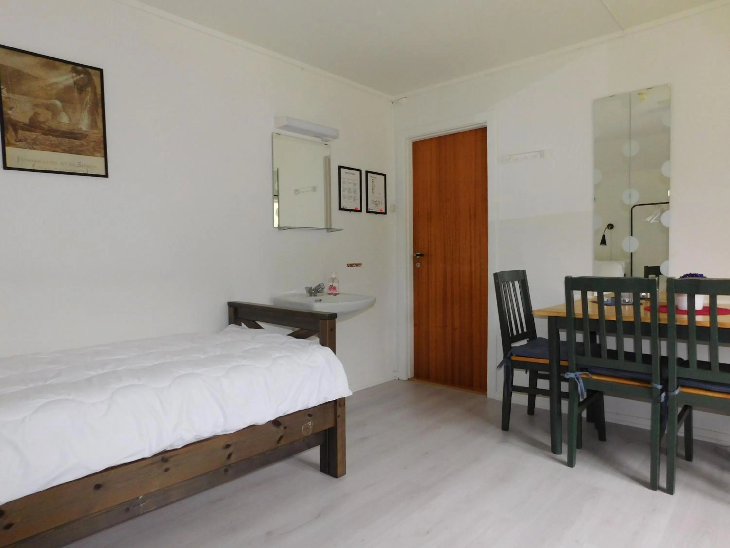 Photo of the whole room, Bed in Hovstø