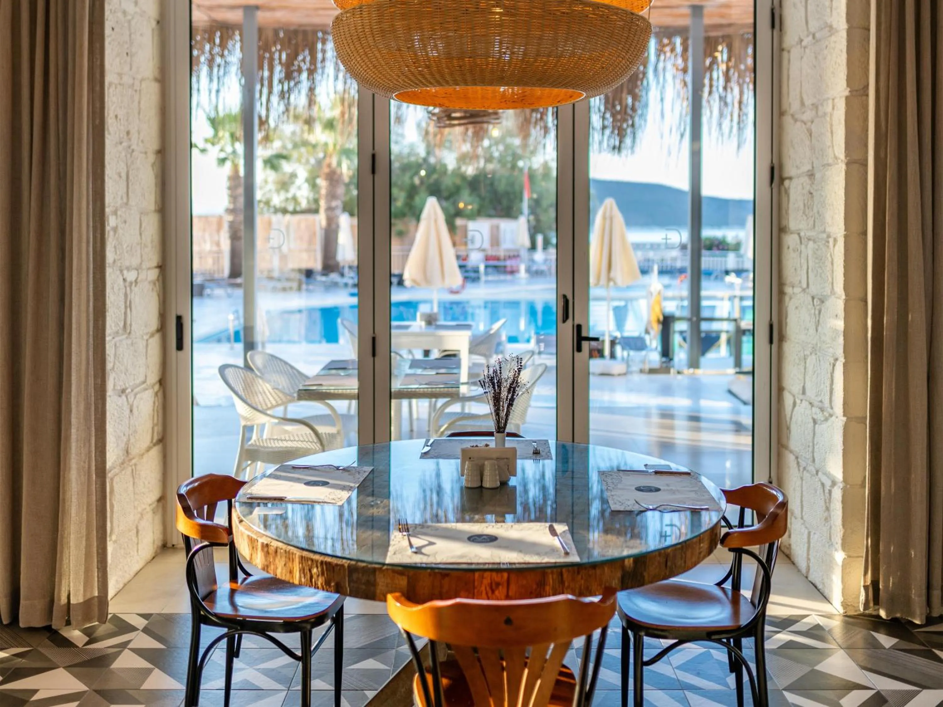 Restaurant/places to eat in Design Plus Seya Beach Hotel