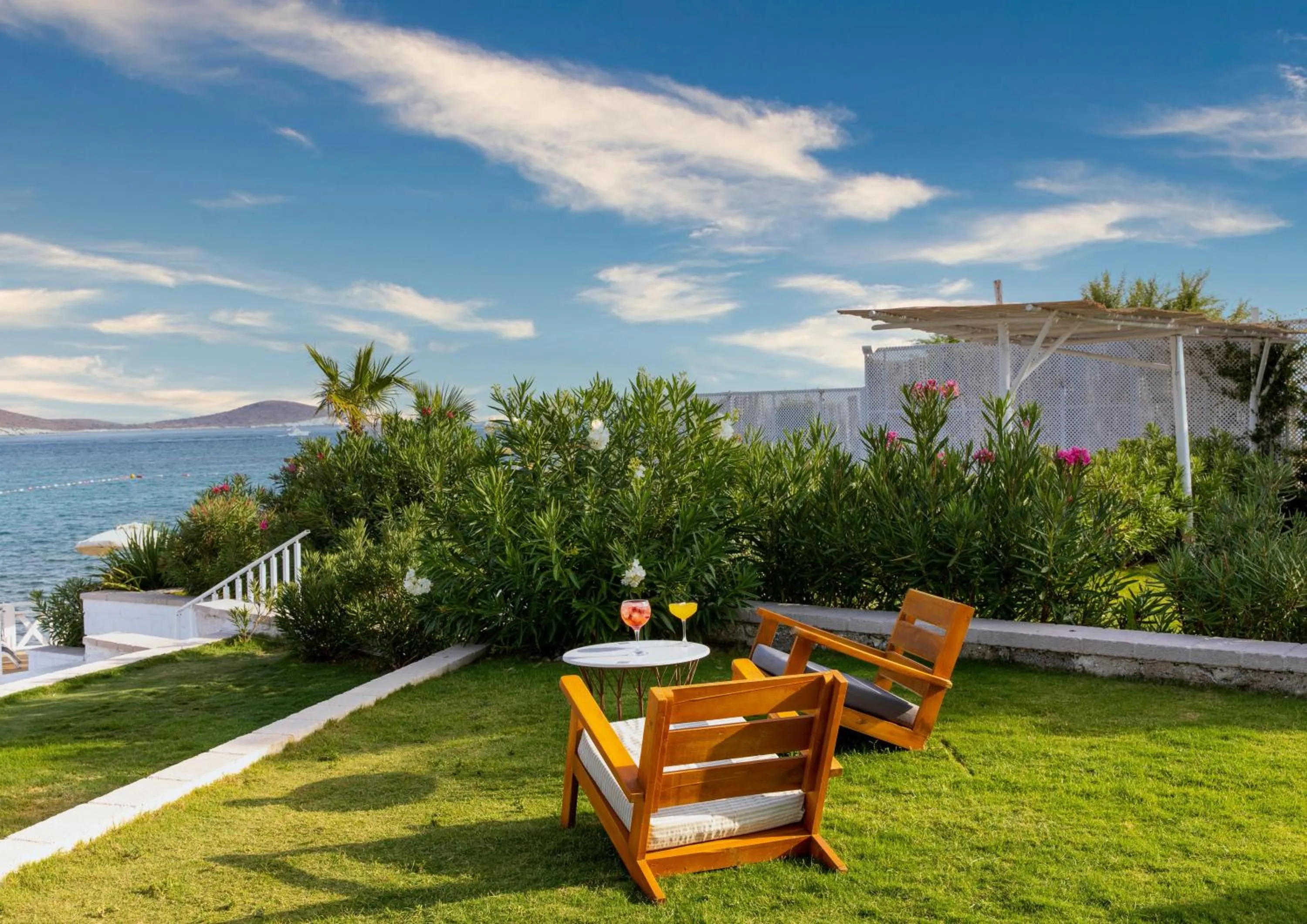 Garden in Design Plus Seya Beach Hotel