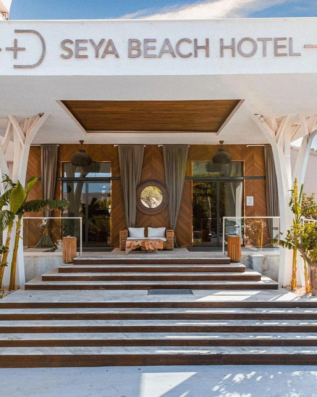 Lobby or reception in Design Plus Seya Beach Hotel