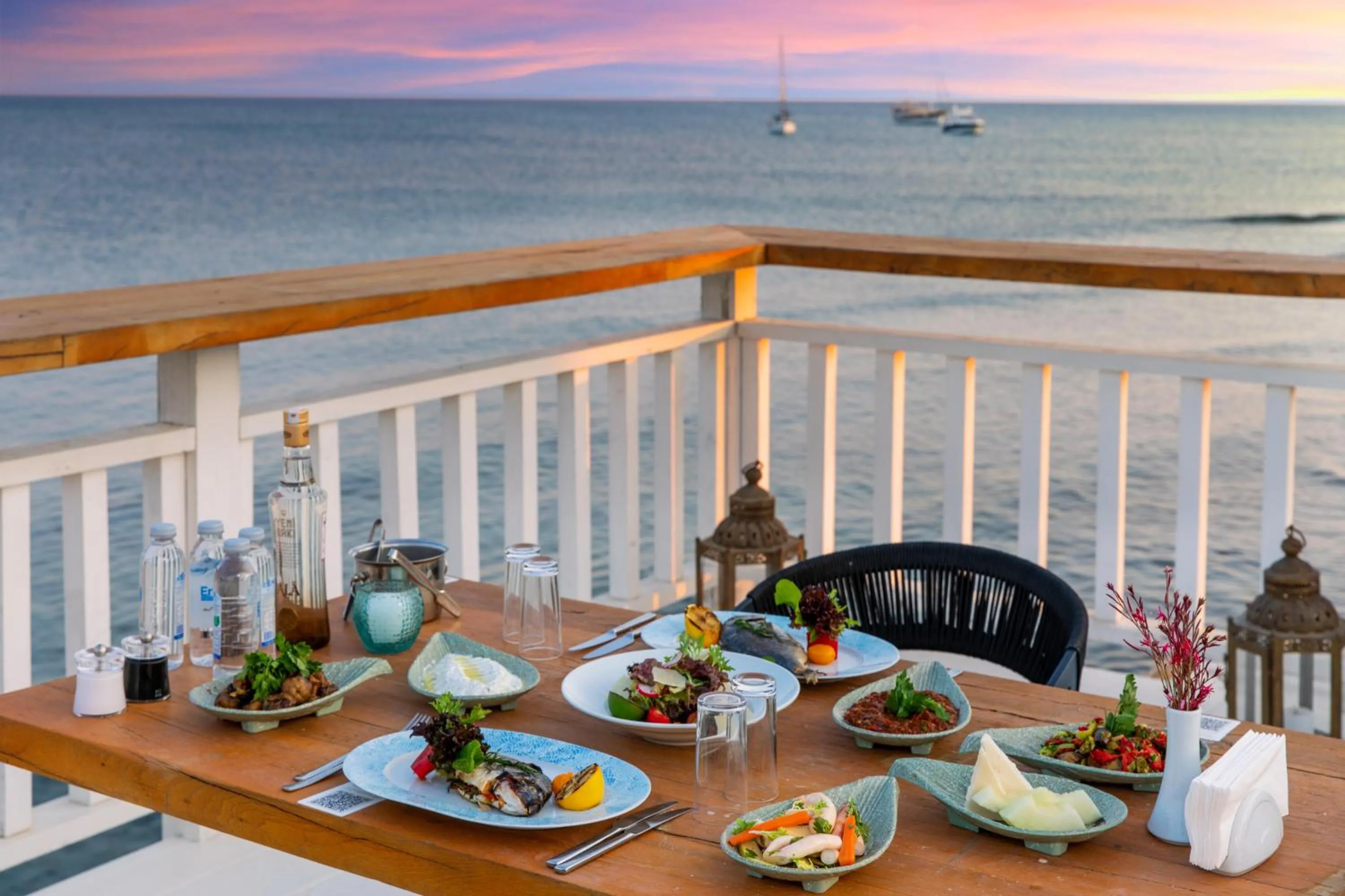 Restaurant/places to eat in Design Plus Seya Beach Hotel