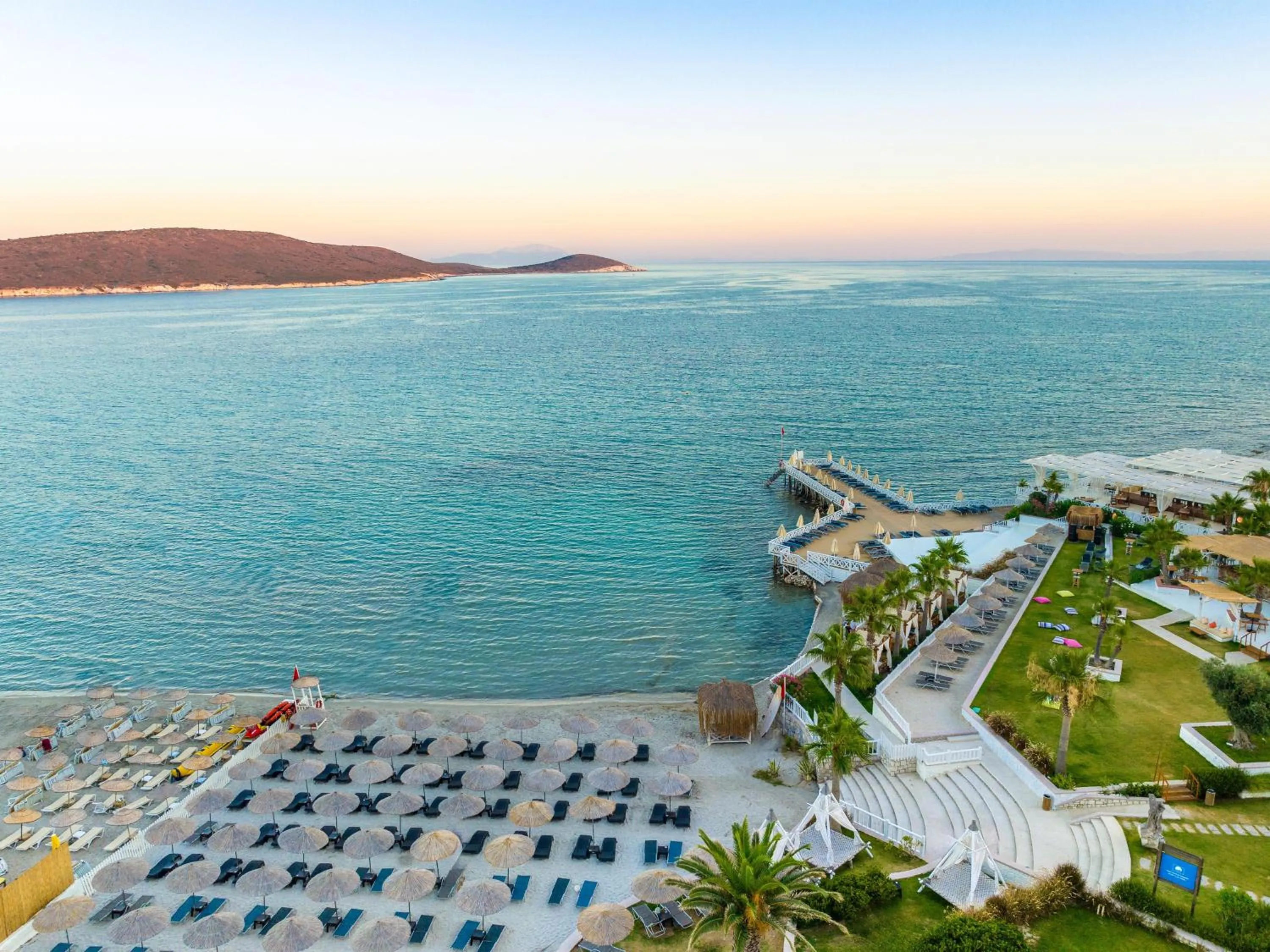 Beach in Design Plus Seya Beach Hotel