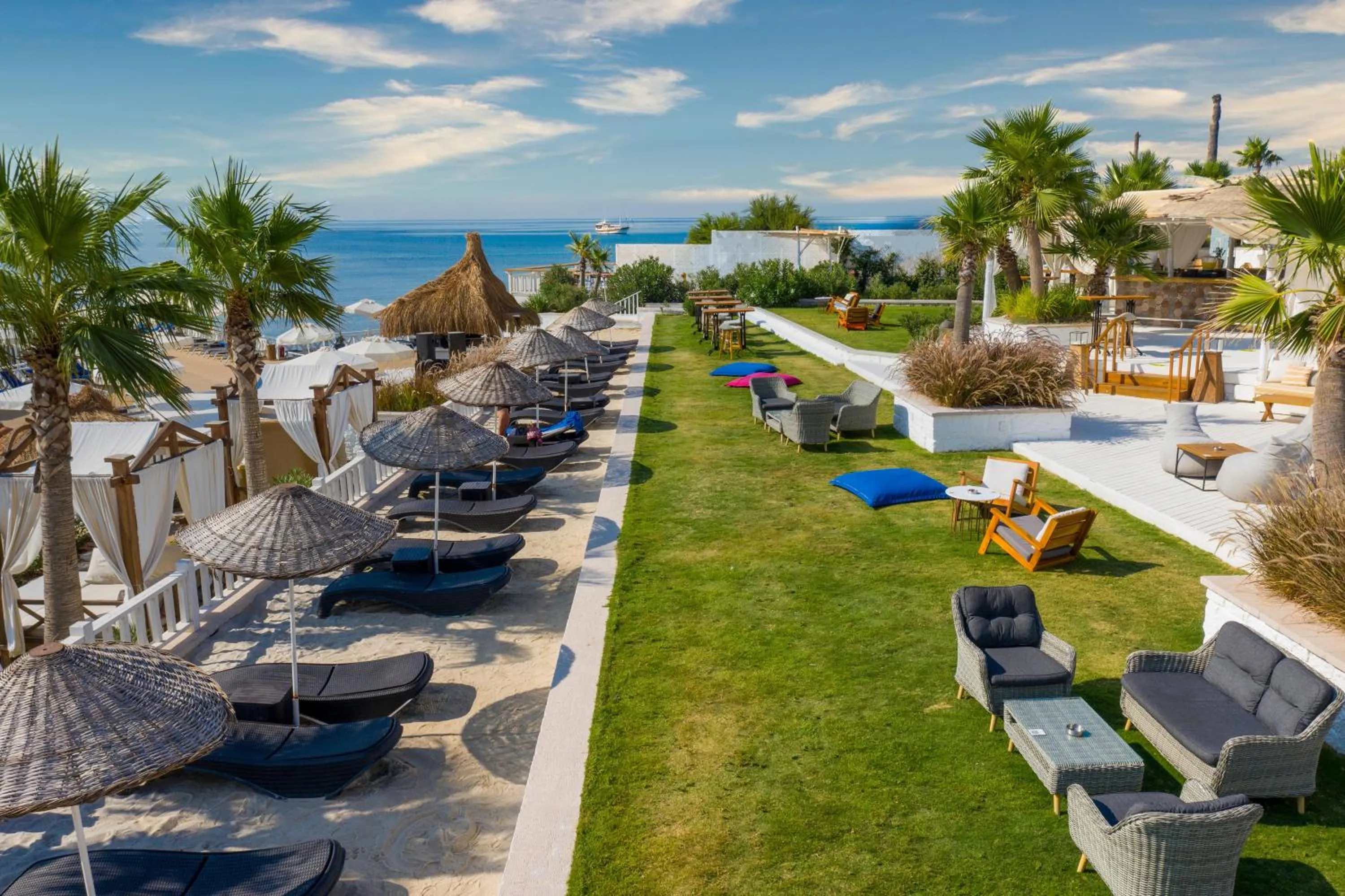 Garden in Design Plus Seya Beach Hotel