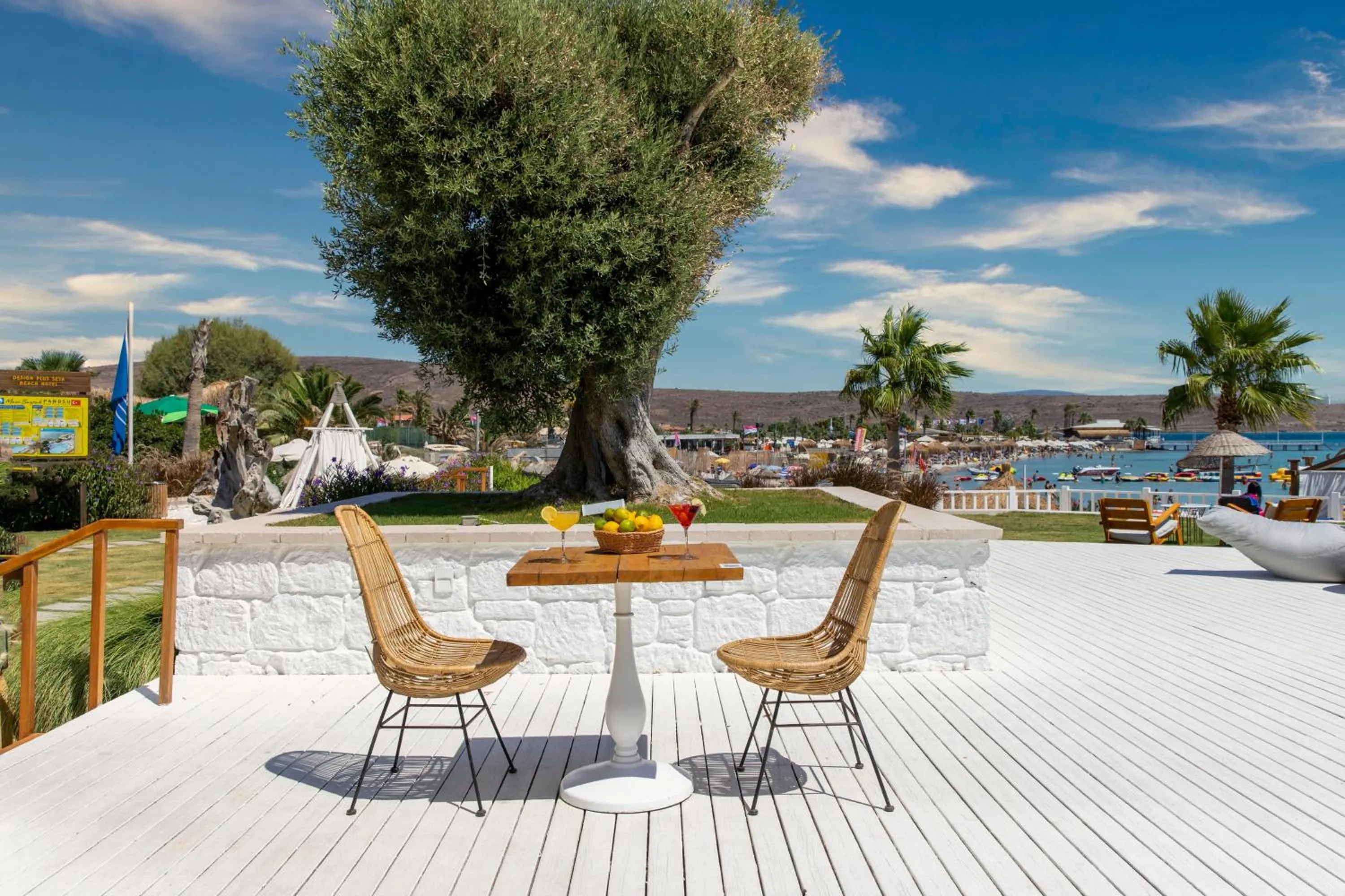 Balcony/Terrace in Design Plus Seya Beach Hotel