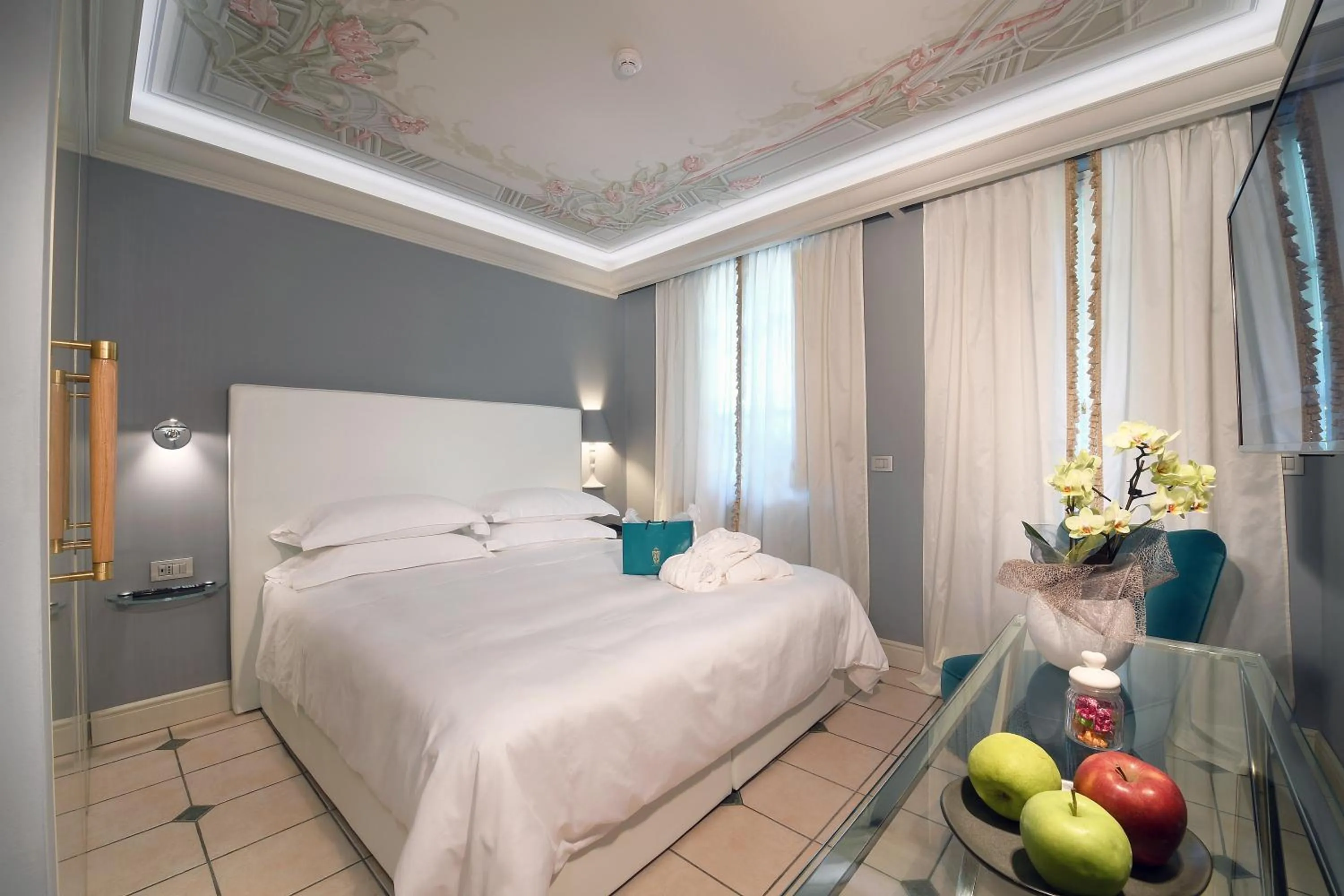 Bed in La Ribezza Boutique Hotel