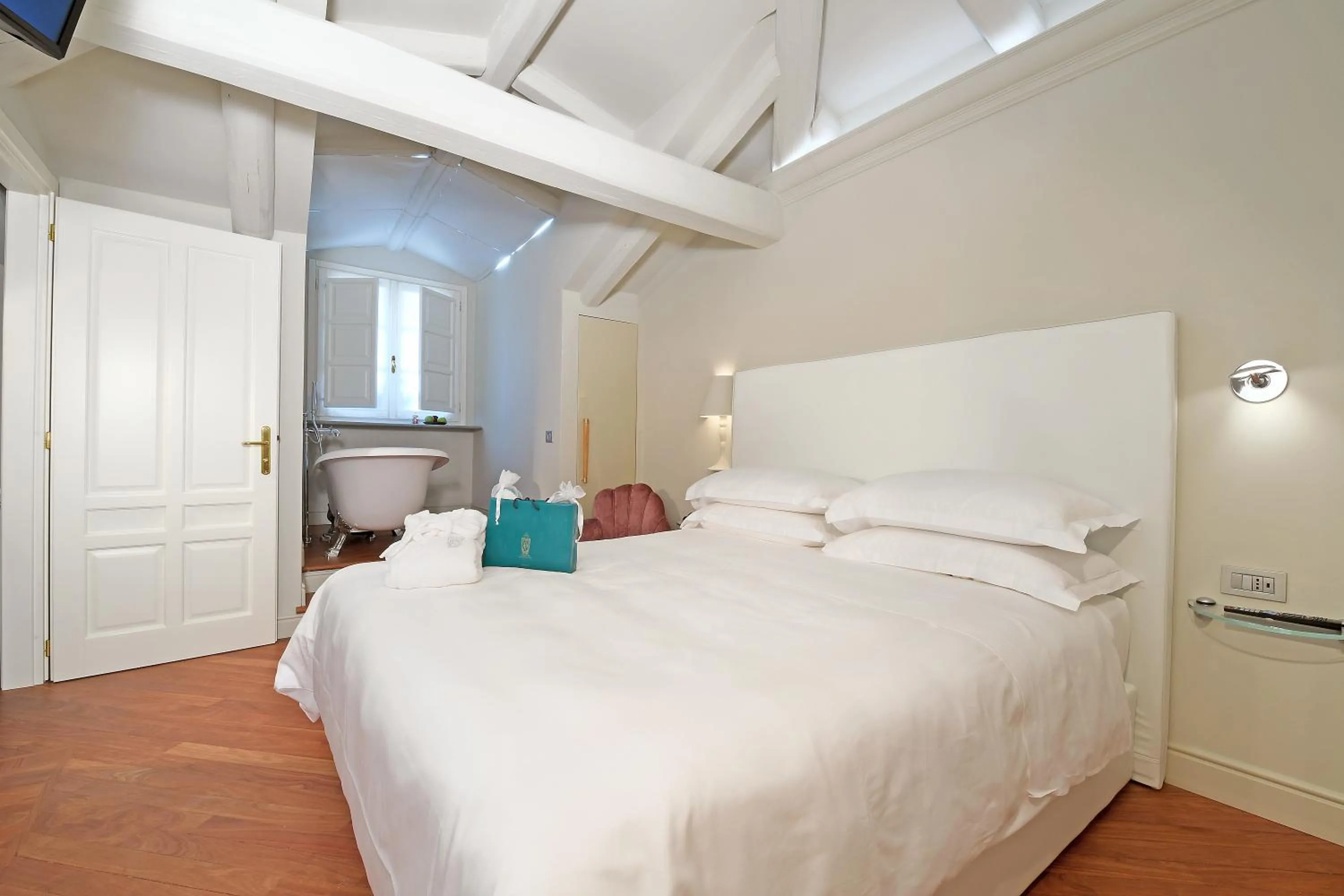 Photo of the whole room, Bed in La Ribezza Boutique Hotel