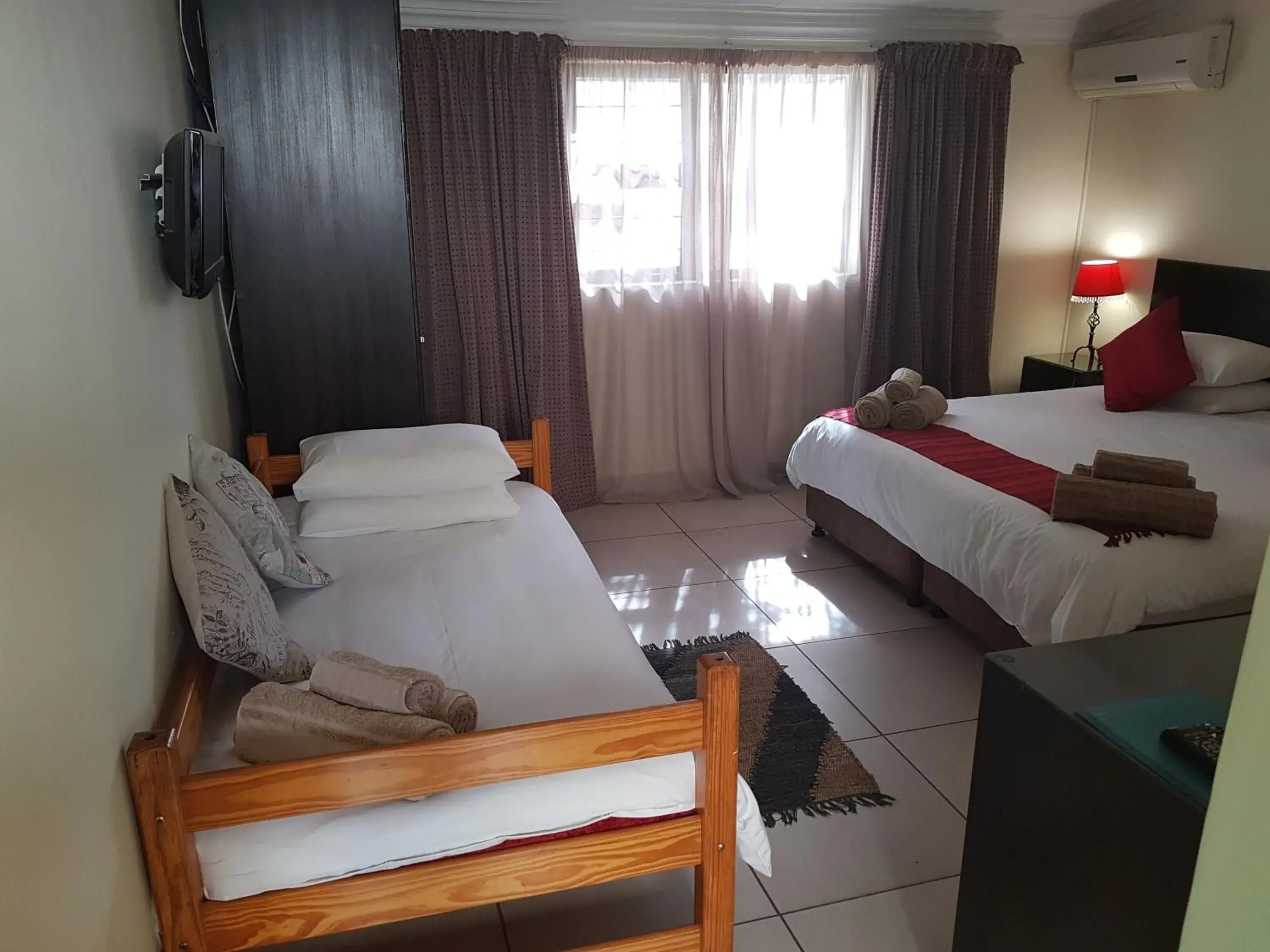 Triple Room - single occupancy in 360 Eastwoods Guesthouse Triple Room - single occupancy in 360 Eastwoods Guesthouse