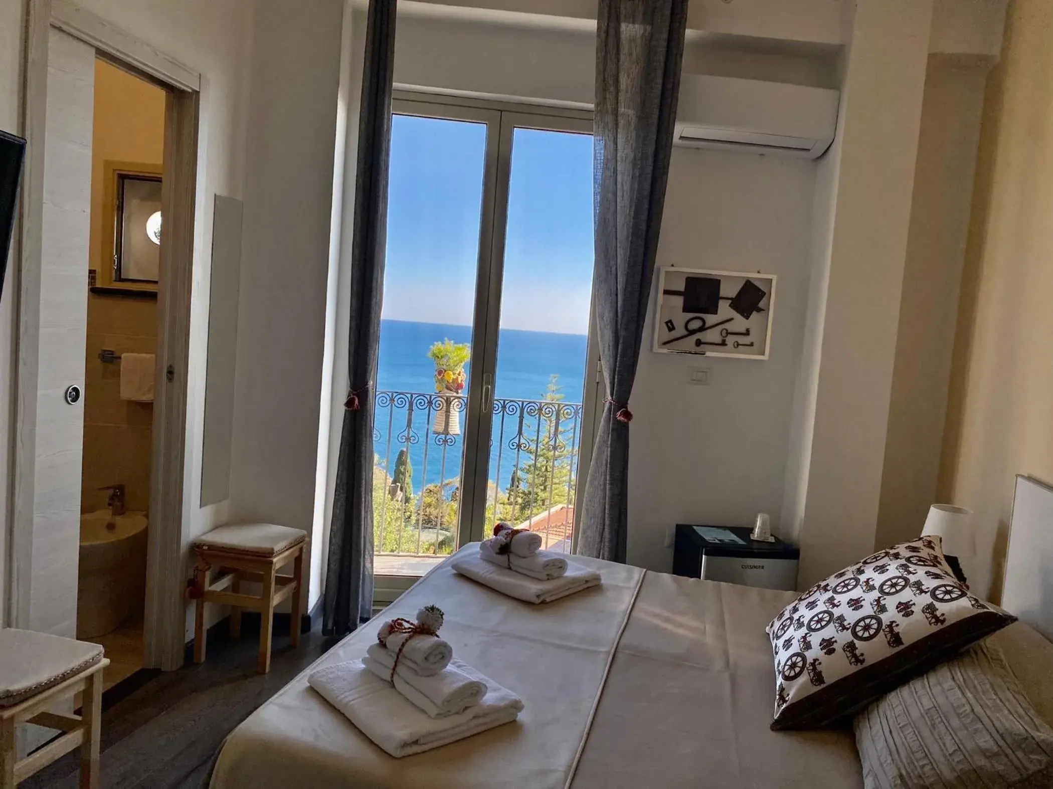 Double Room with Balcony and Sea View - single occupancy in Chiaro di Luna Double Room with Balcony and Sea View - single occupancy in Chiaro di Luna