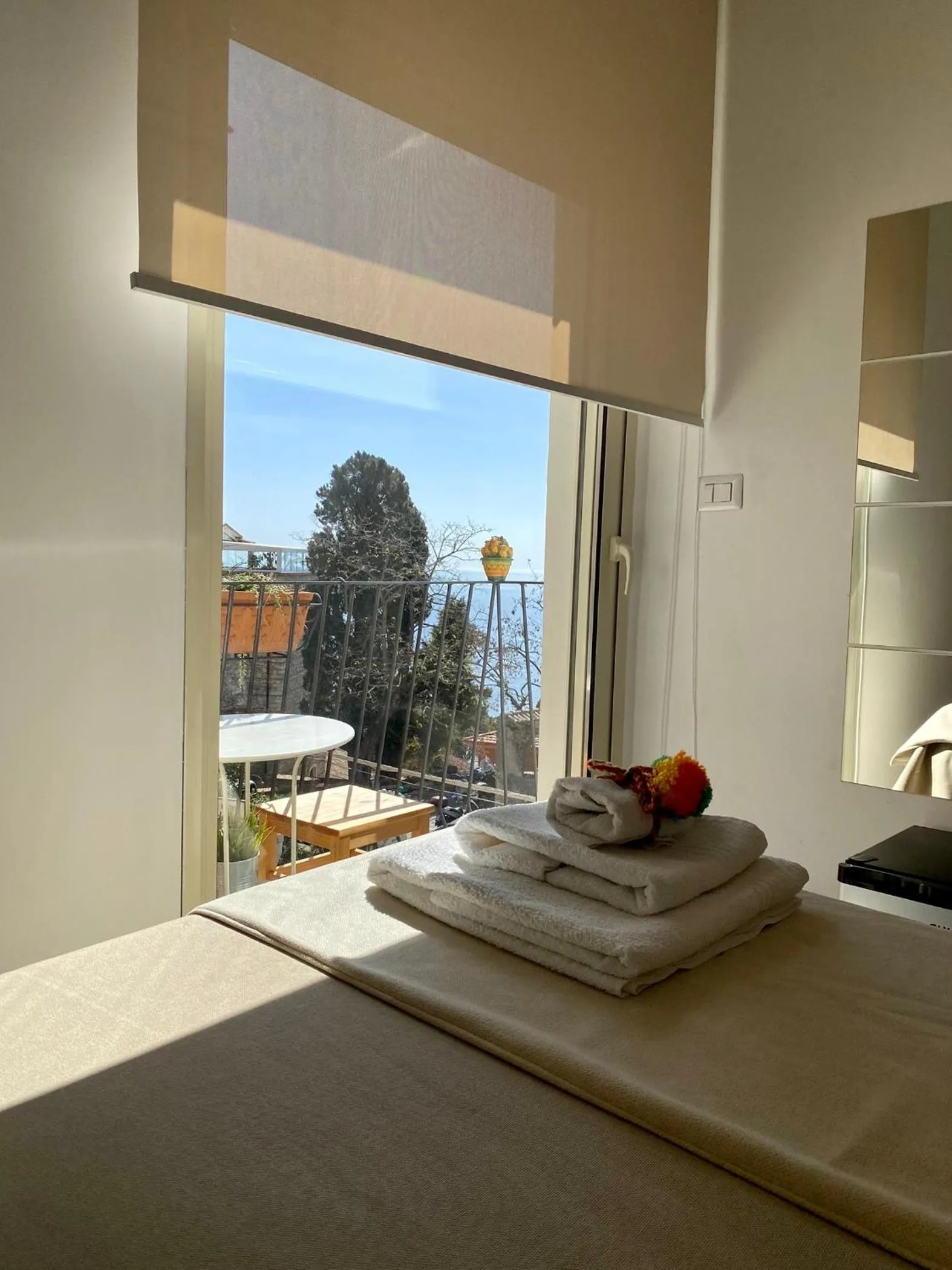 Bed in Chiaro di Luna