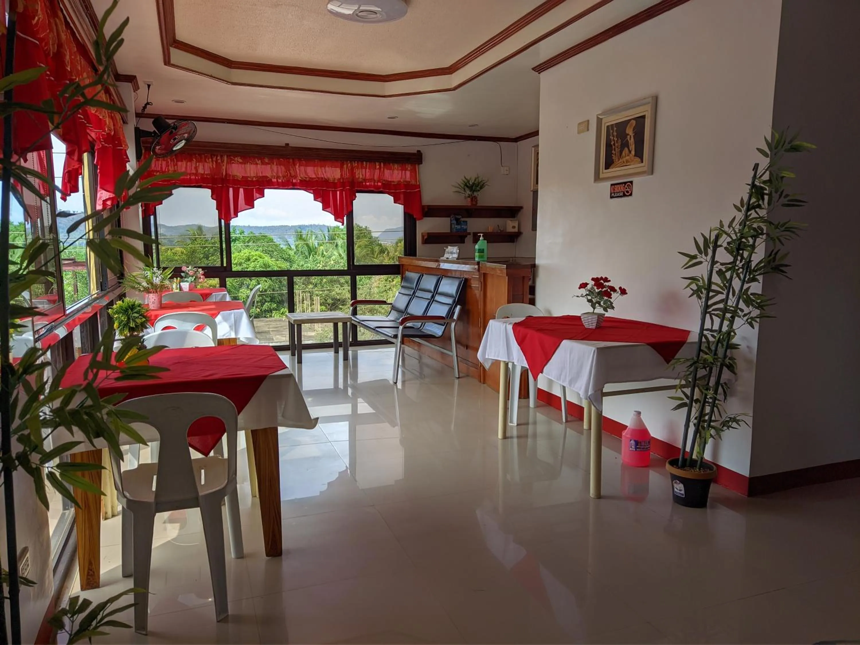 Dining area in La Casa Milagrosa