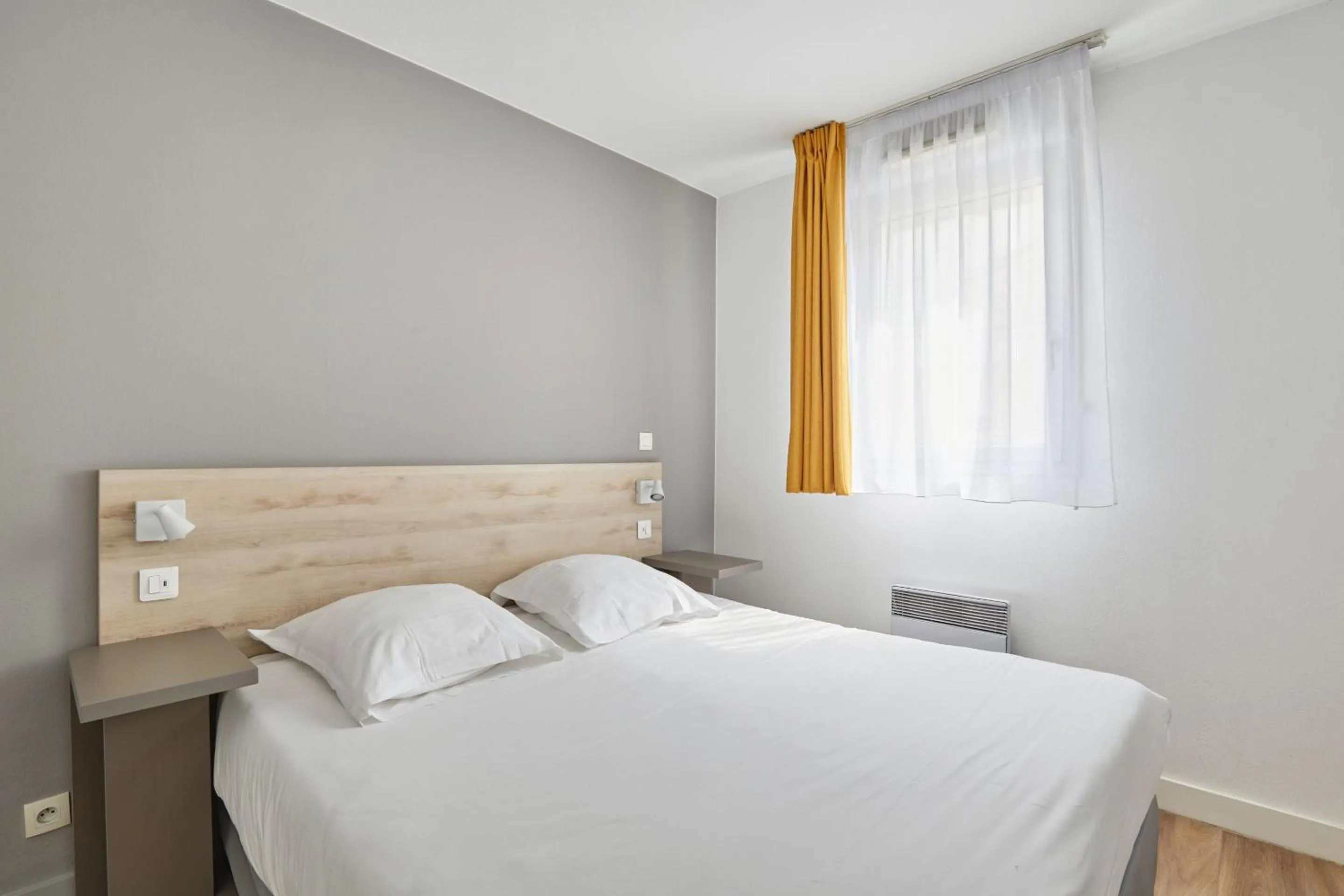 Bed in Appart Hotel Odalys City Aix en Provence Le Clos de la Chartreuse