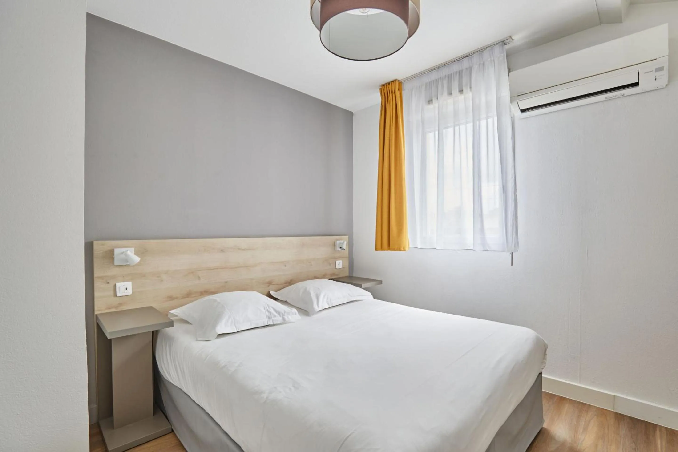 Bed in Appart Hotel Odalys City Aix en Provence Le Clos de la Chartreuse