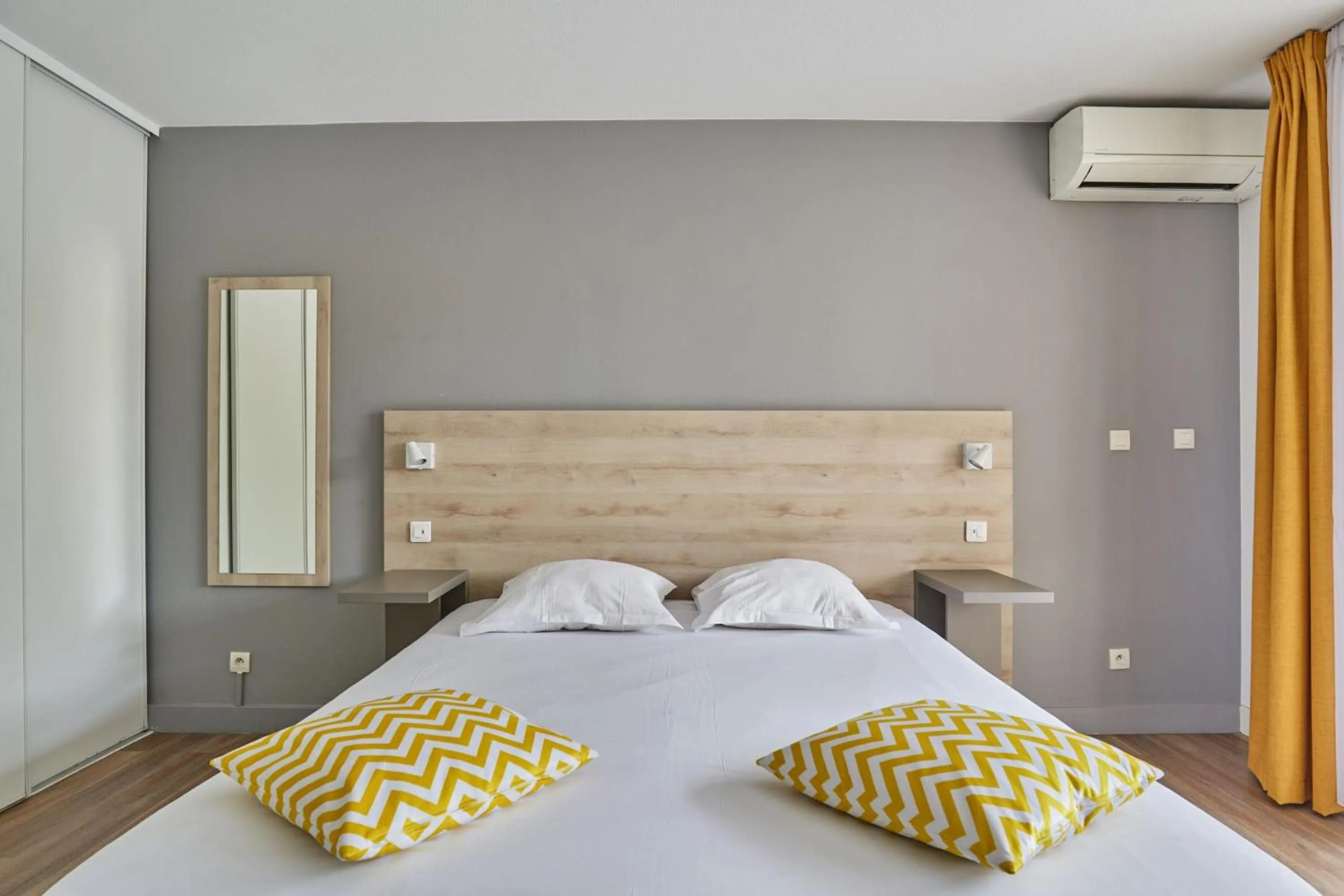 Bed in Appart Hotel Odalys City Aix en Provence Le Clos de la Chartreuse