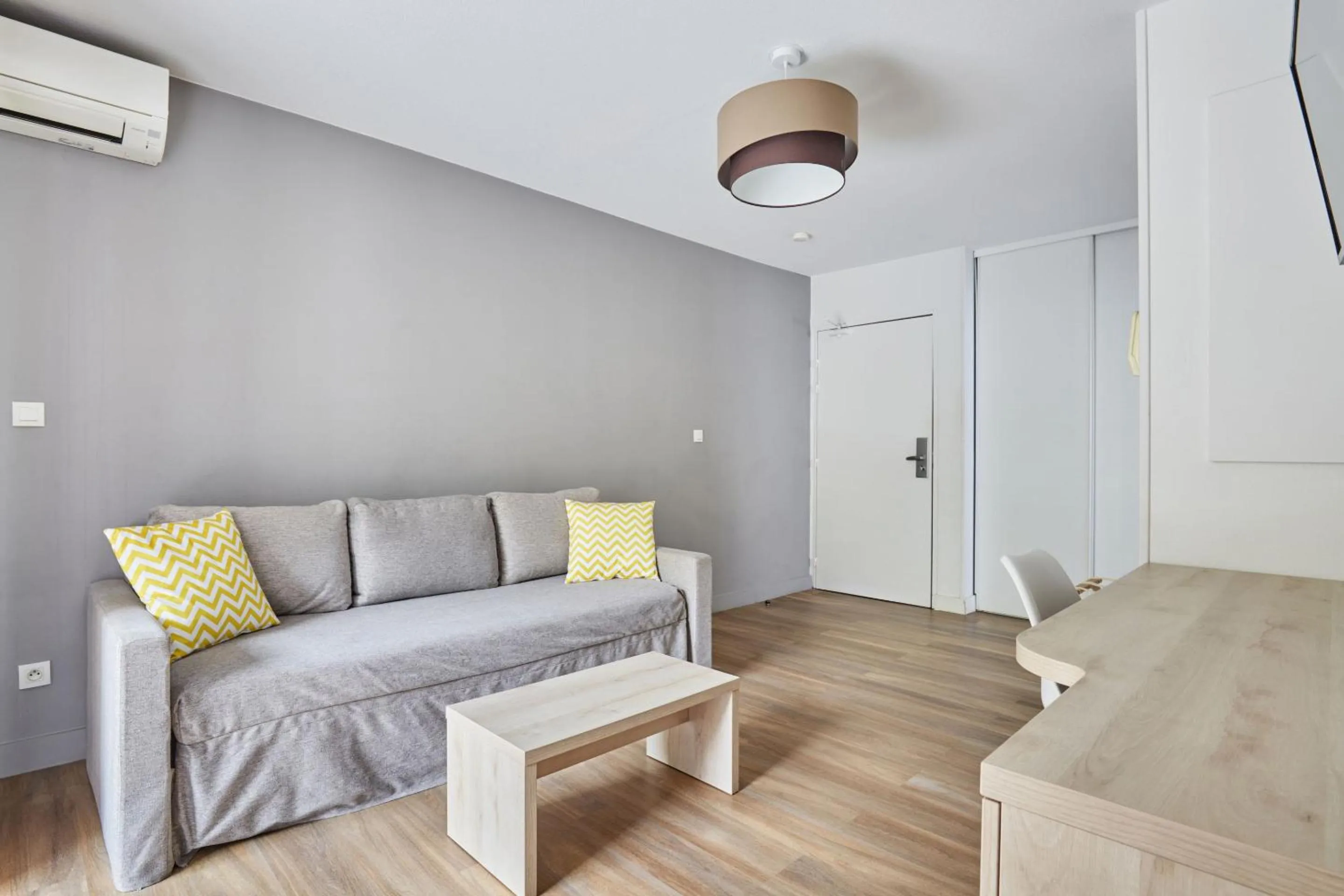 Bed in Appart Hotel Odalys City Aix en Provence Le Clos de la Chartreuse