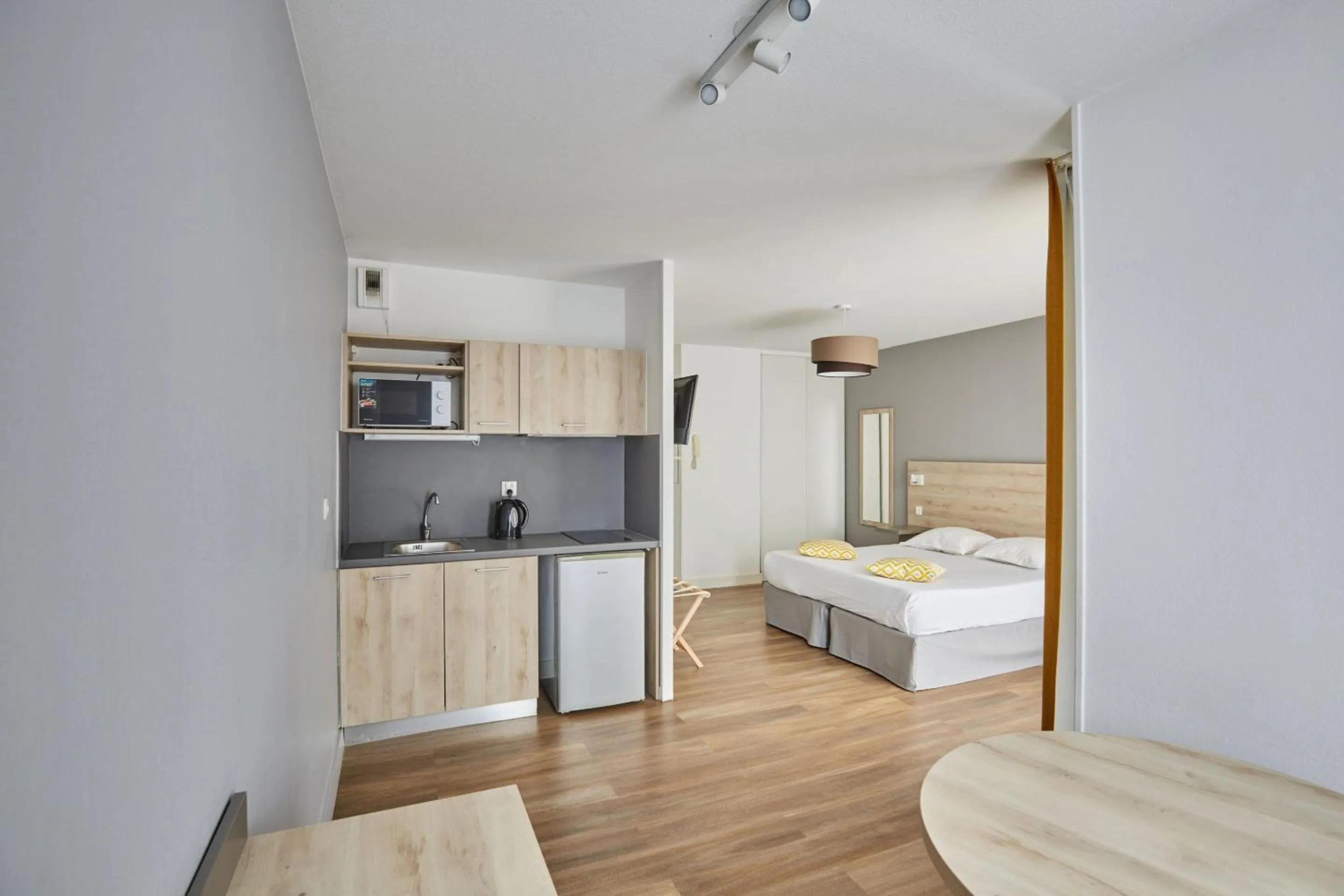 Bed in Appart Hotel Odalys City Aix en Provence Le Clos de la Chartreuse