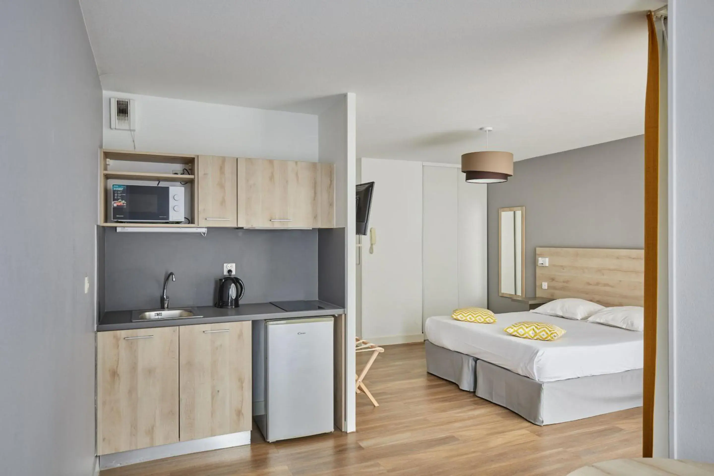 Bed in Appart Hotel Odalys City Aix en Provence Le Clos de la Chartreuse Bed in Appart Hotel Odalys City Aix en Provence Le Clos de la Chartreuse