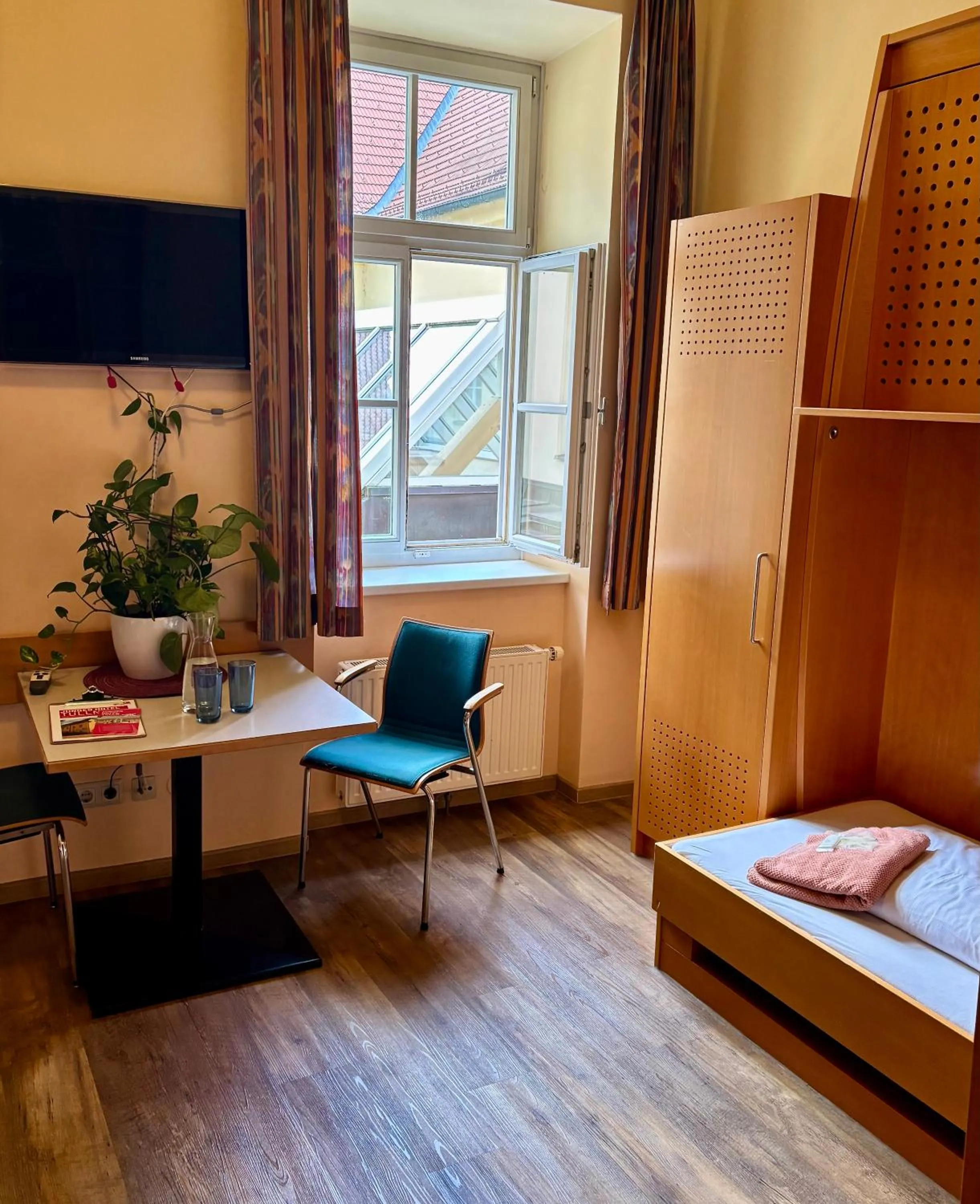 Bed in Junges Hotel Tulln - NÖ Jugendherbergswerk